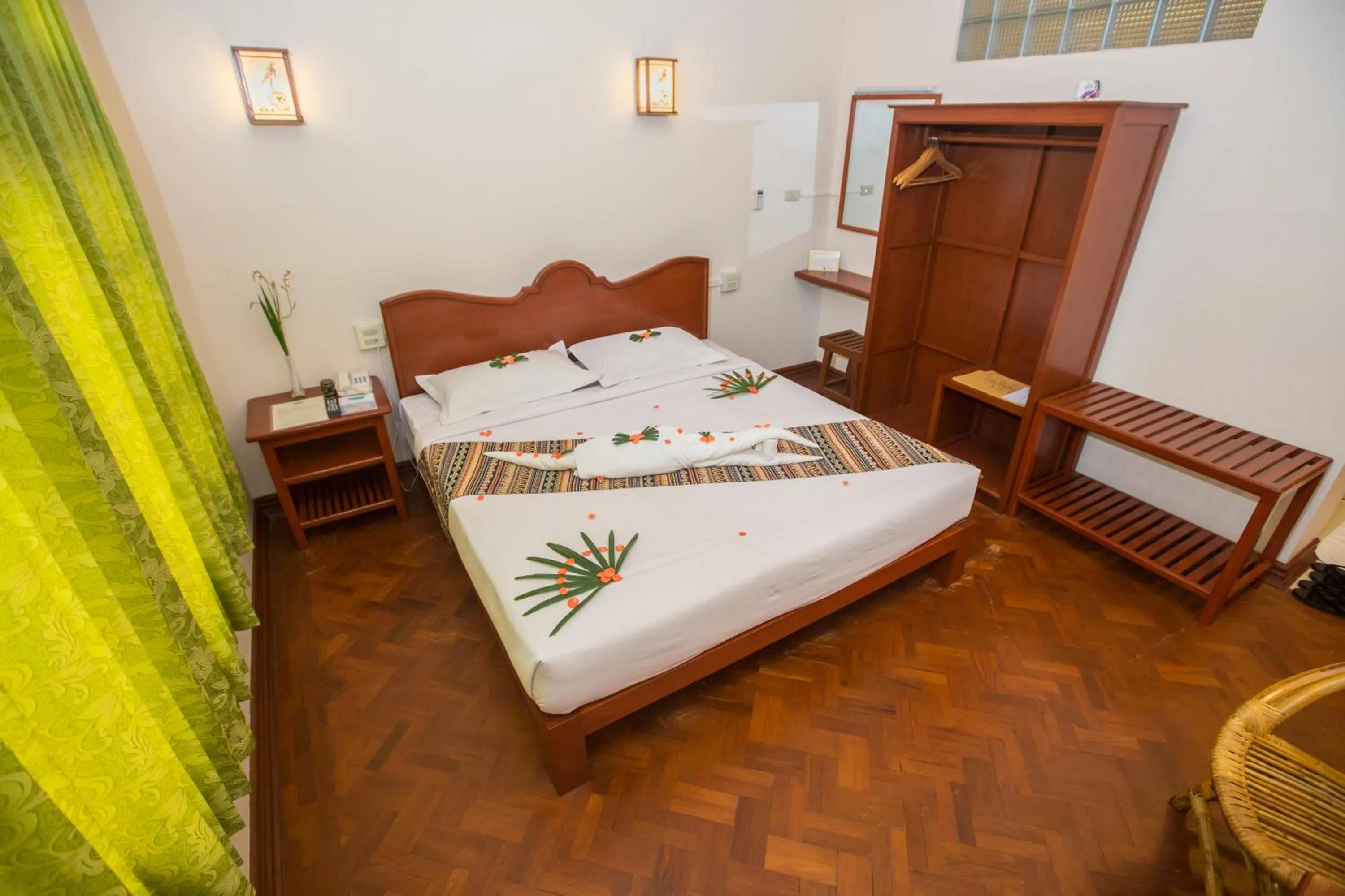 Bedroom, Bed in Inle Apex Hotel