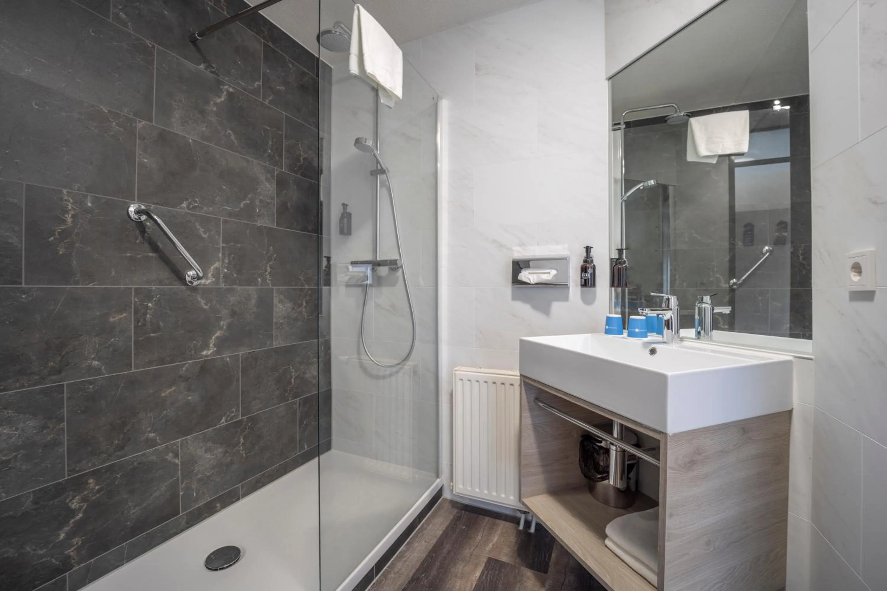 Shower in Fletcher Hotel - Restaurant de Zeegser Duinen