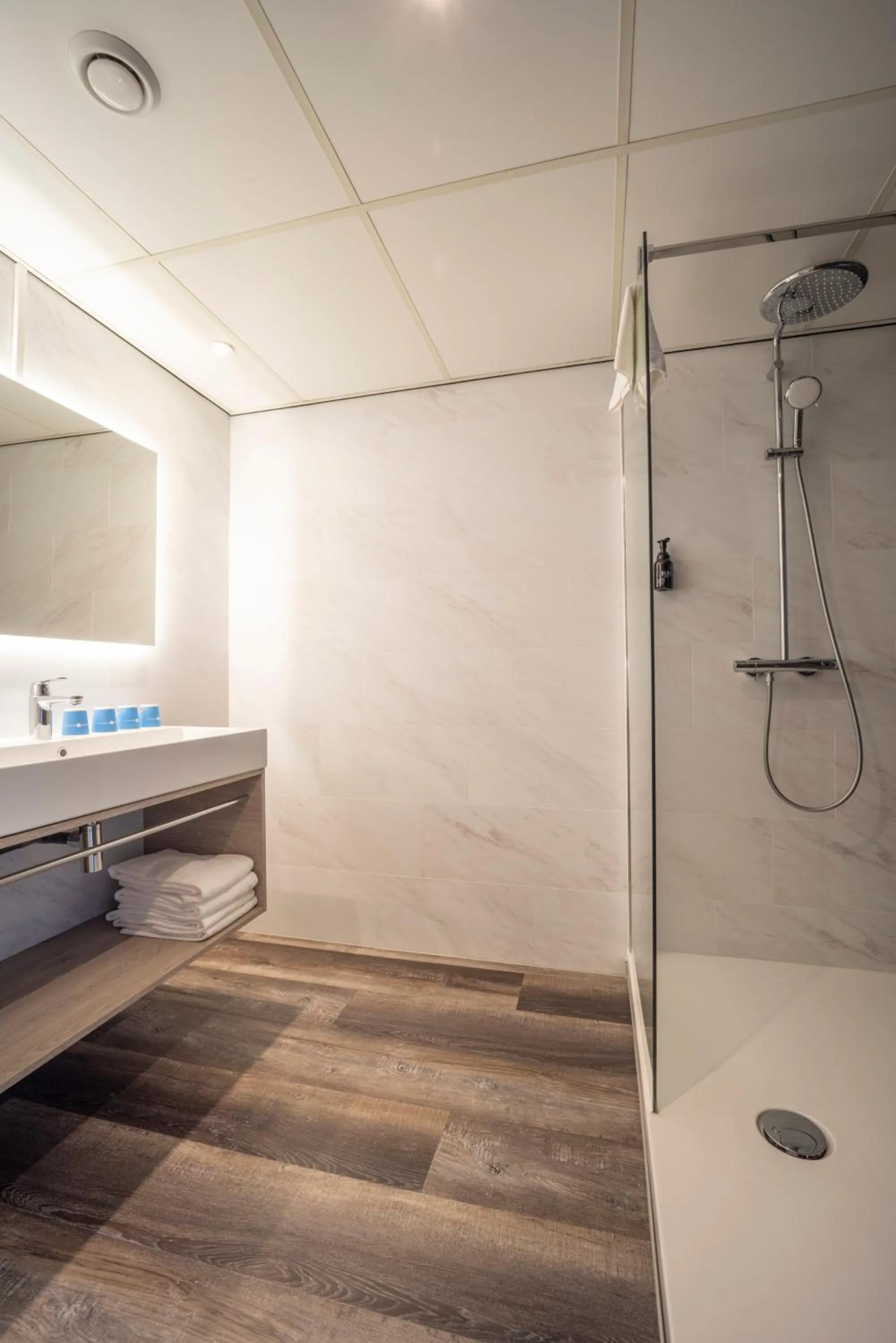 Shower in Fletcher Hotel - Restaurant de Zeegser Duinen