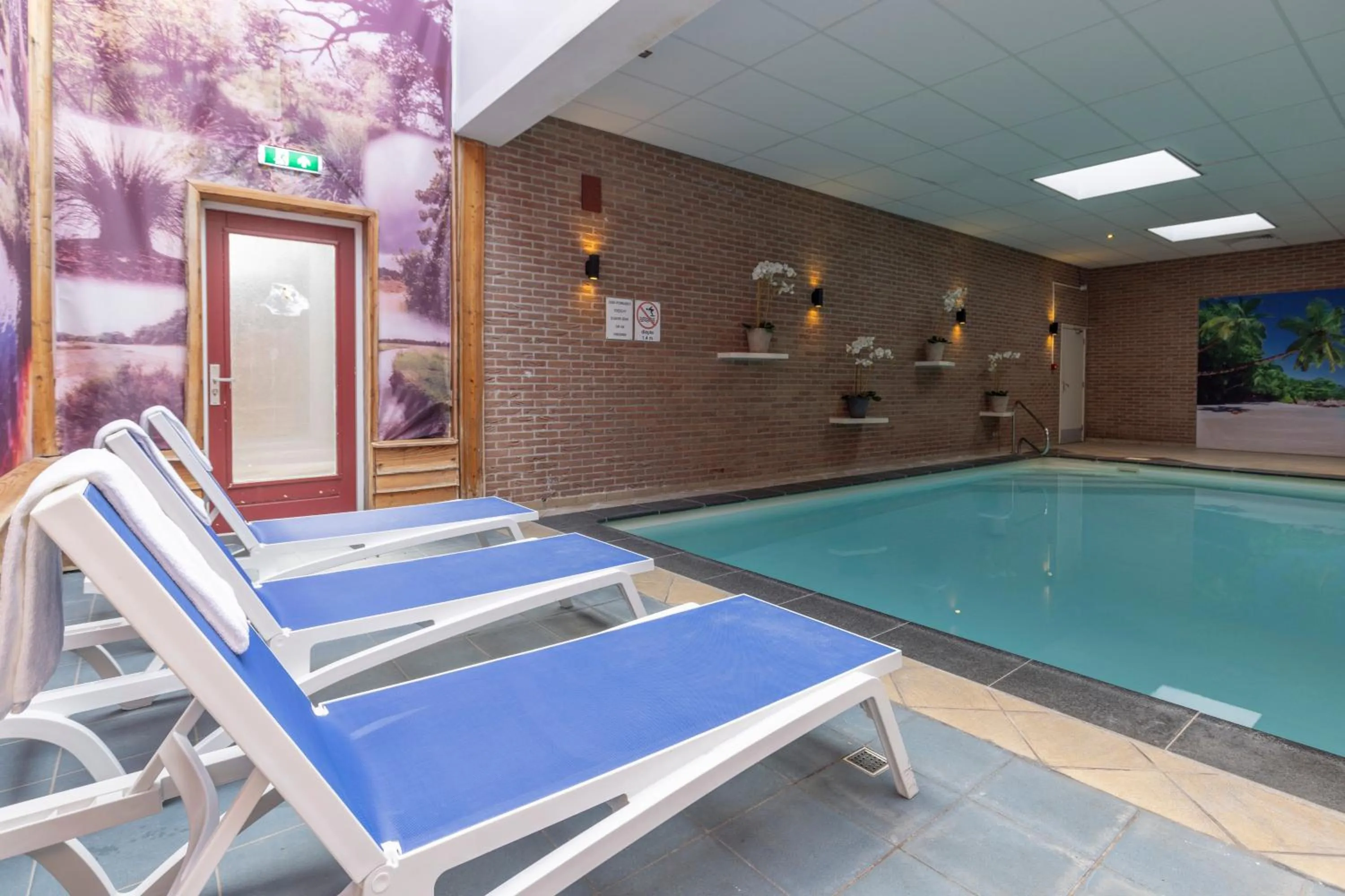 Swimming pool in Fletcher Hotel - Restaurant de Zeegser Duinen