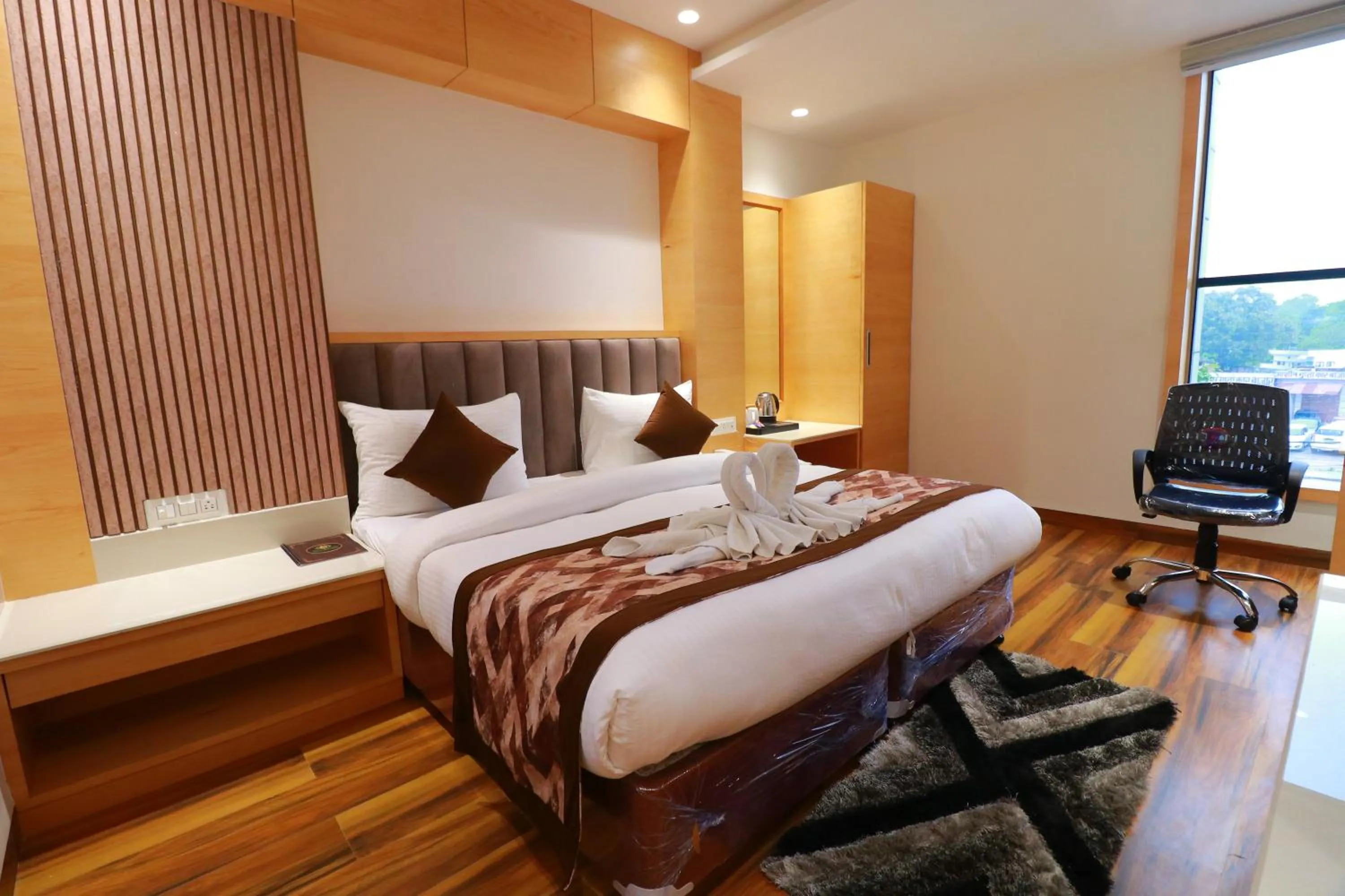 TV and multimedia in Country Green Hotel & Banquet