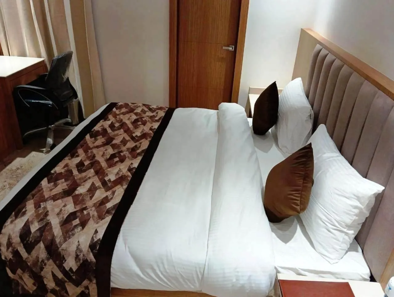 Bed in Country Green Hotel & Banquet