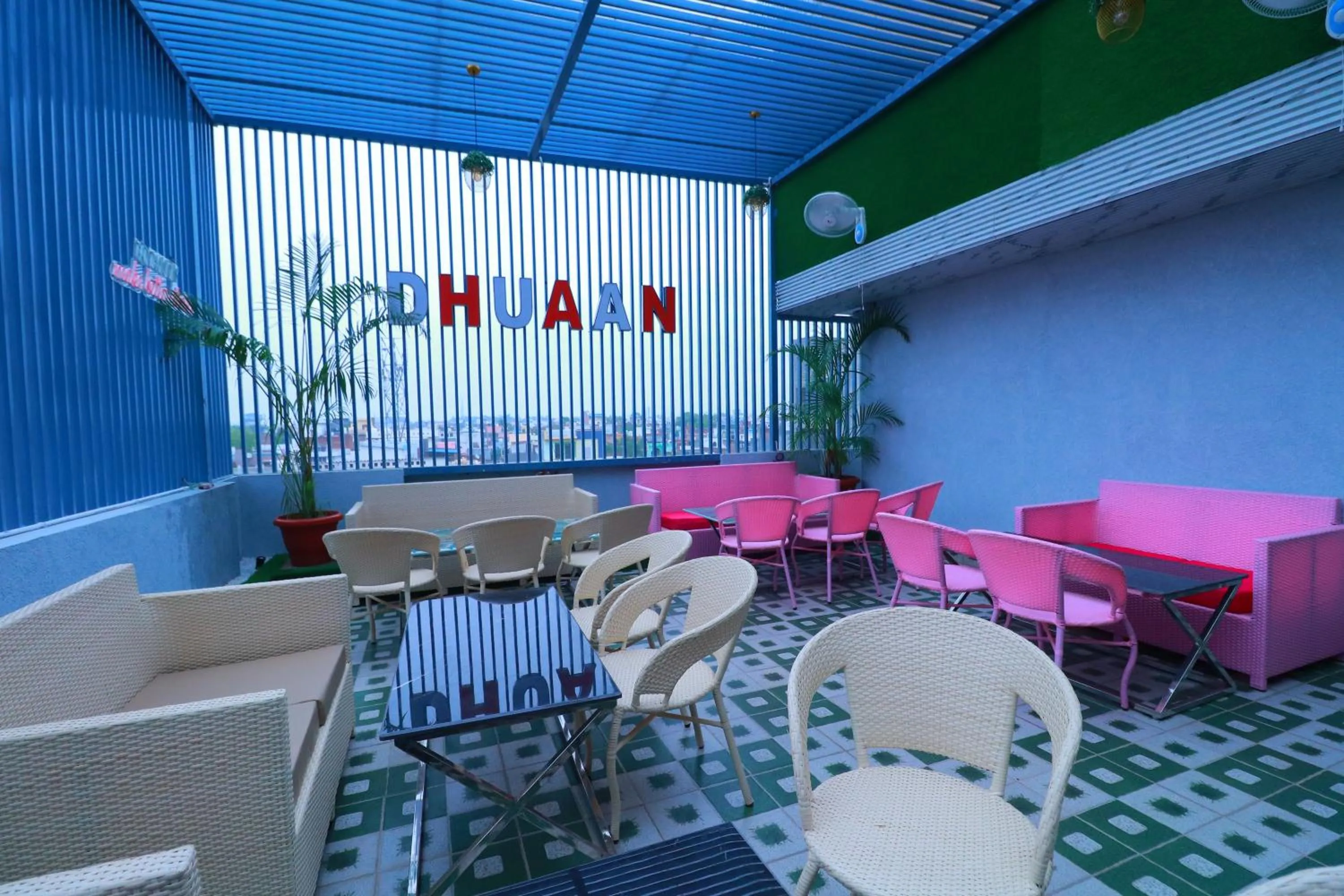 Restaurant/places to eat in Country Green Hotel & Banquet