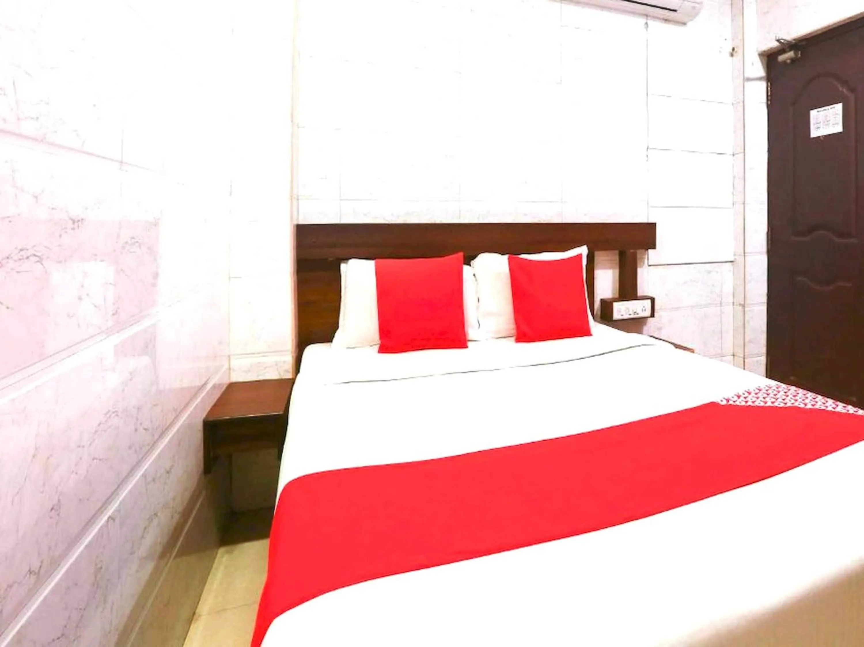 Bedroom, Bed in Hotel O The prince Park