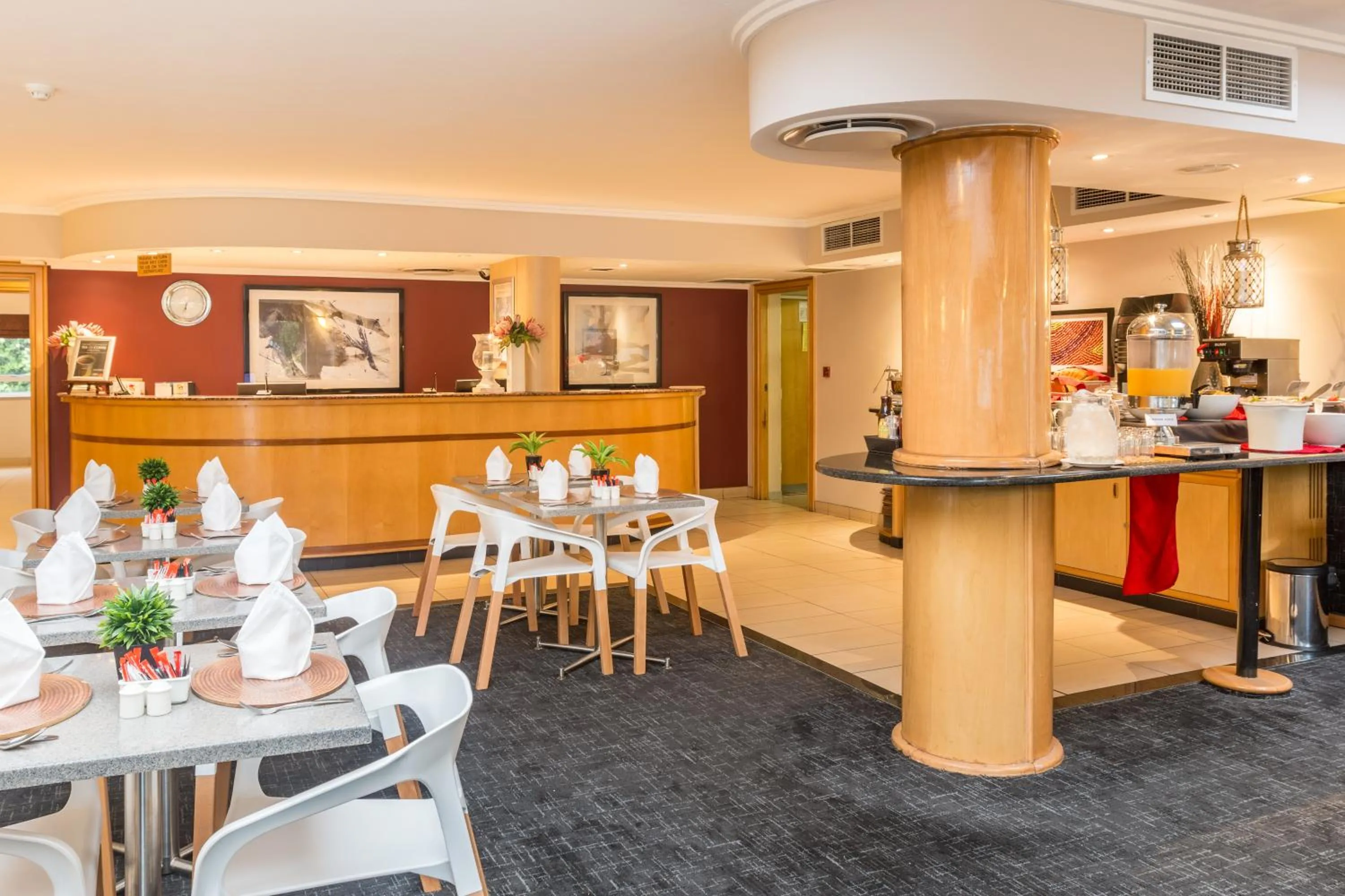 Restaurant/places to eat in Road Lodge JNB Airport