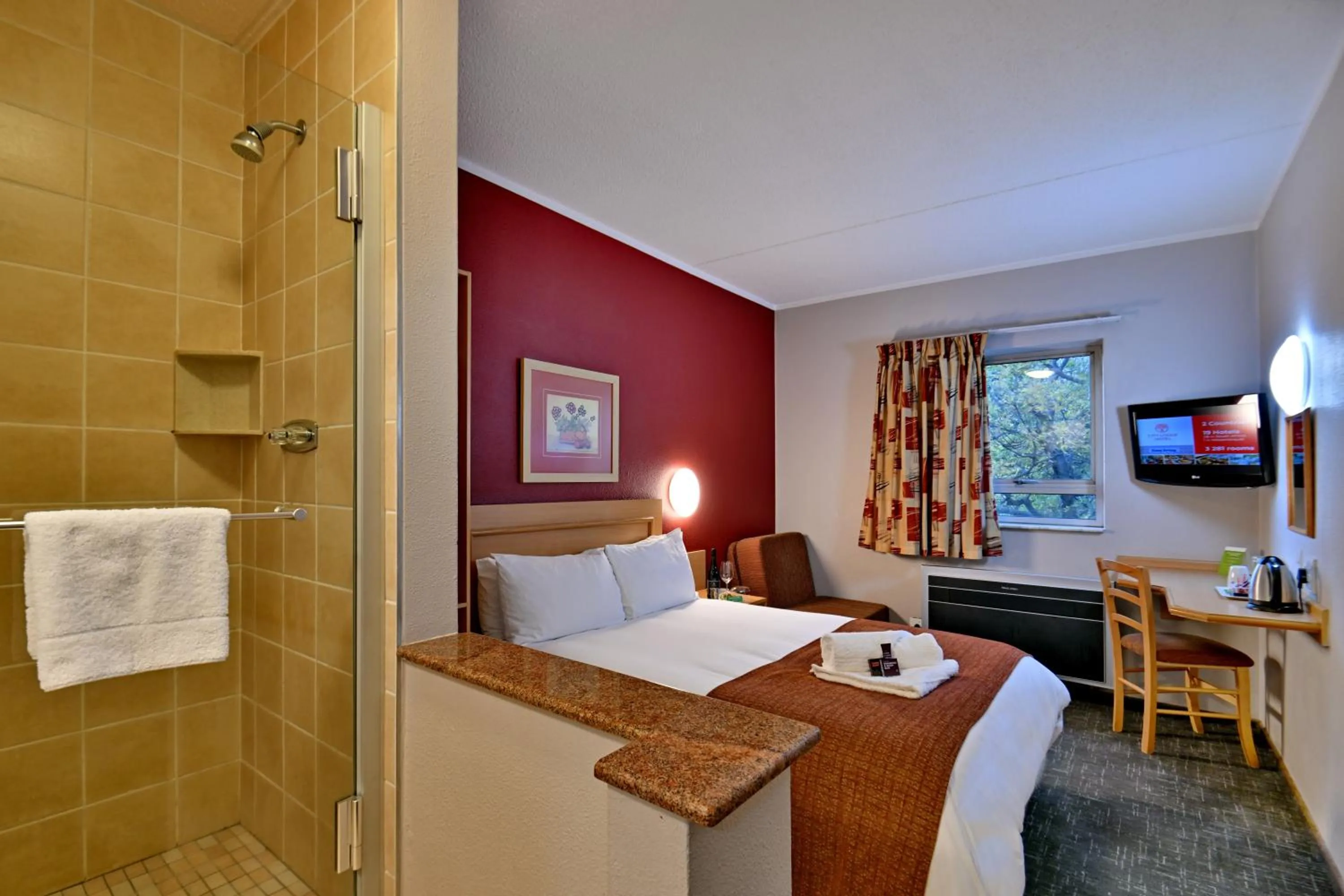 Bed in Road Lodge JNB Airport