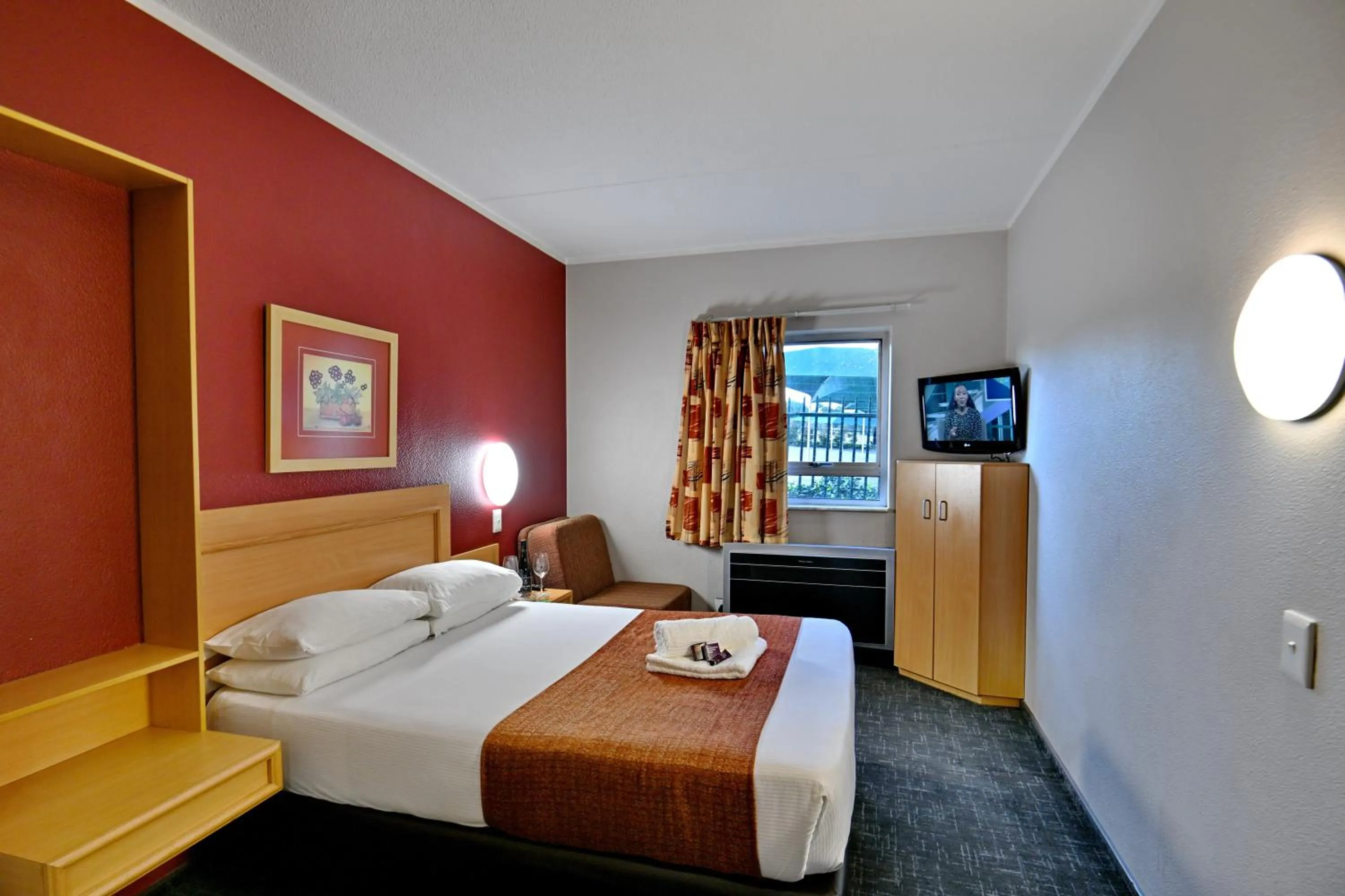 Bed in Road Lodge JNB Airport