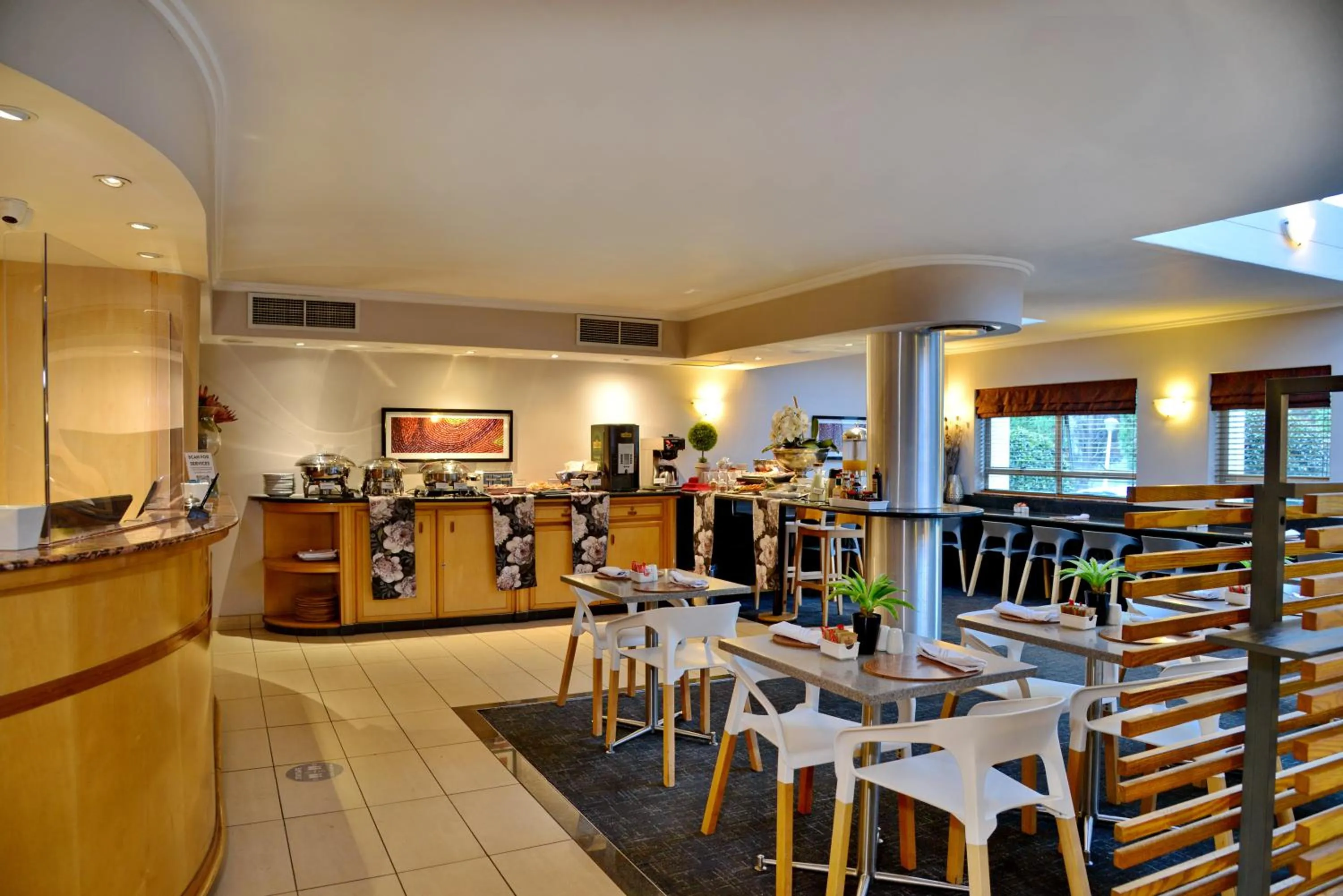 Restaurant/places to eat in Road Lodge JNB Airport