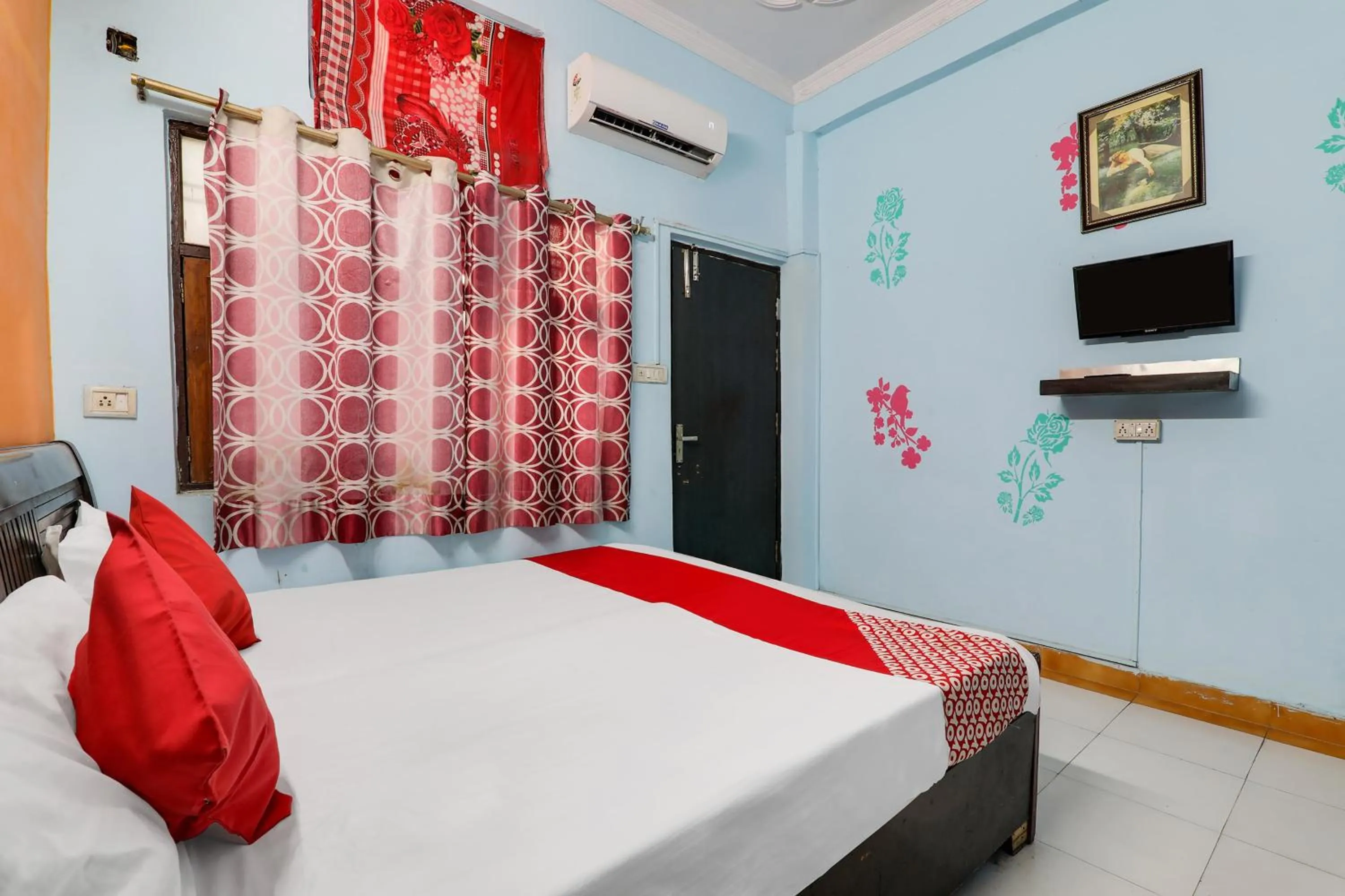 Bedroom, Bed in Hotel O by OYO Alpine Home