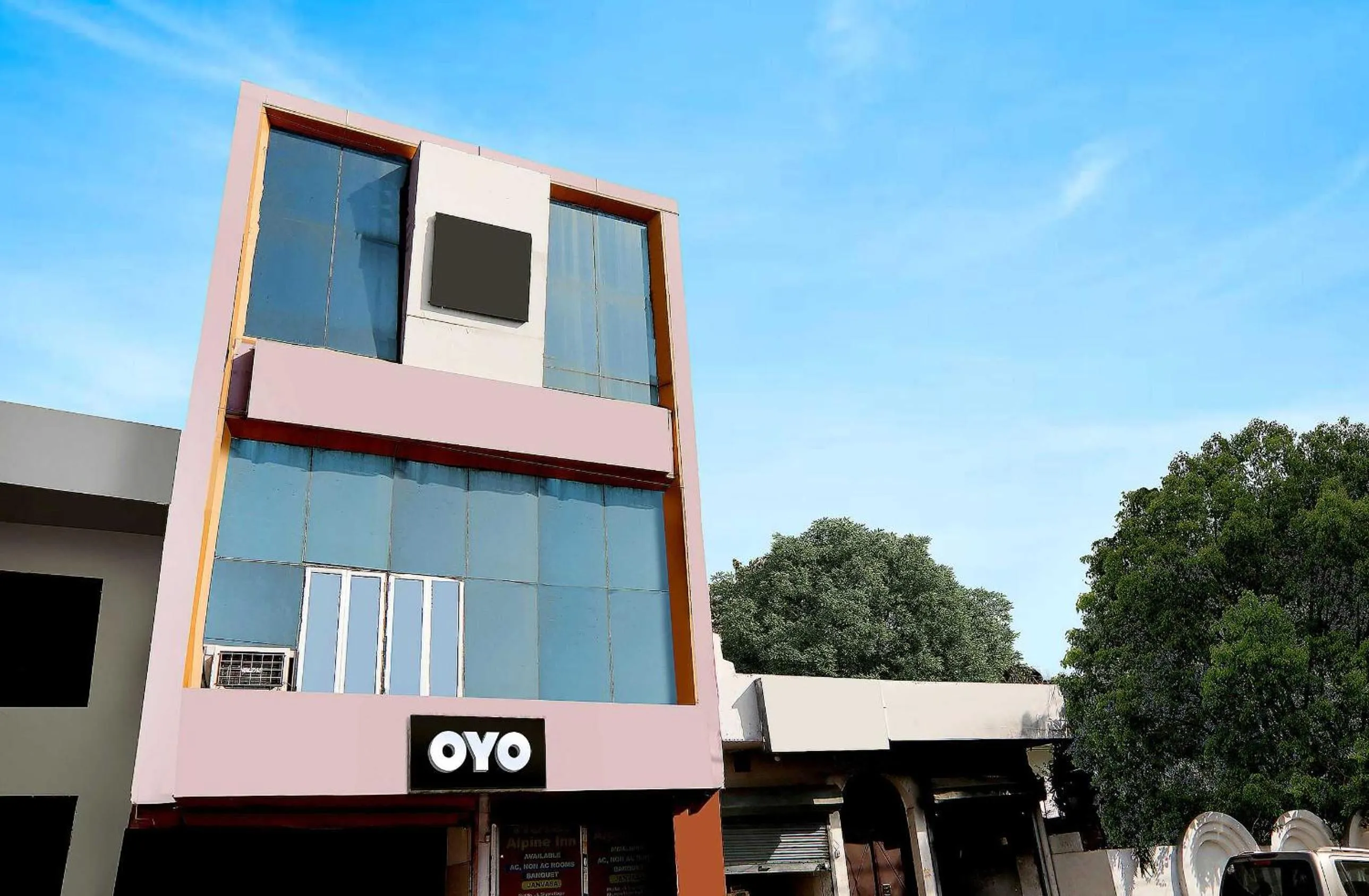 Facade/entrance in Hotel O by OYO Alpine Home