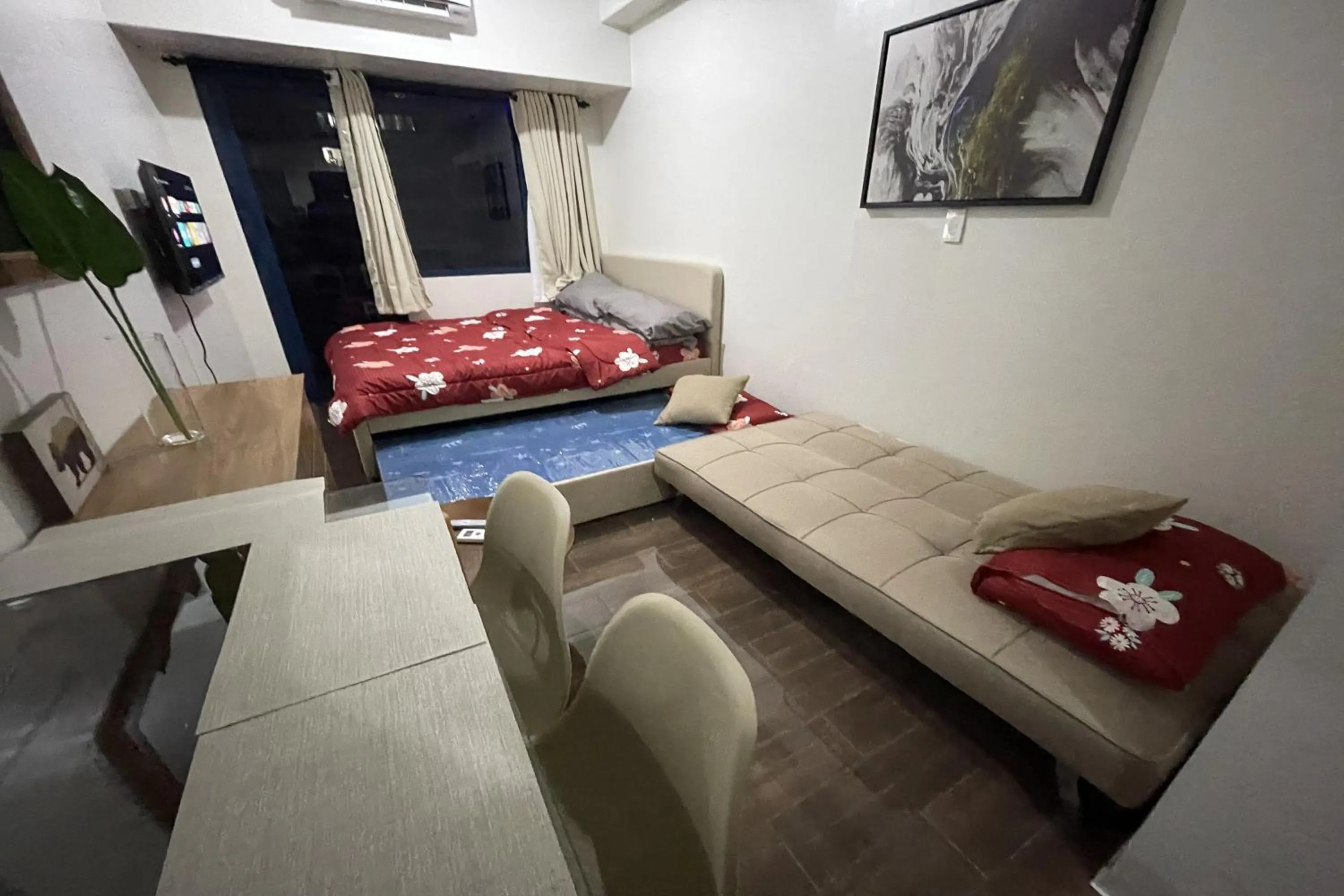 Photo of the whole room, Bed in Luxury Air Residences By Makati