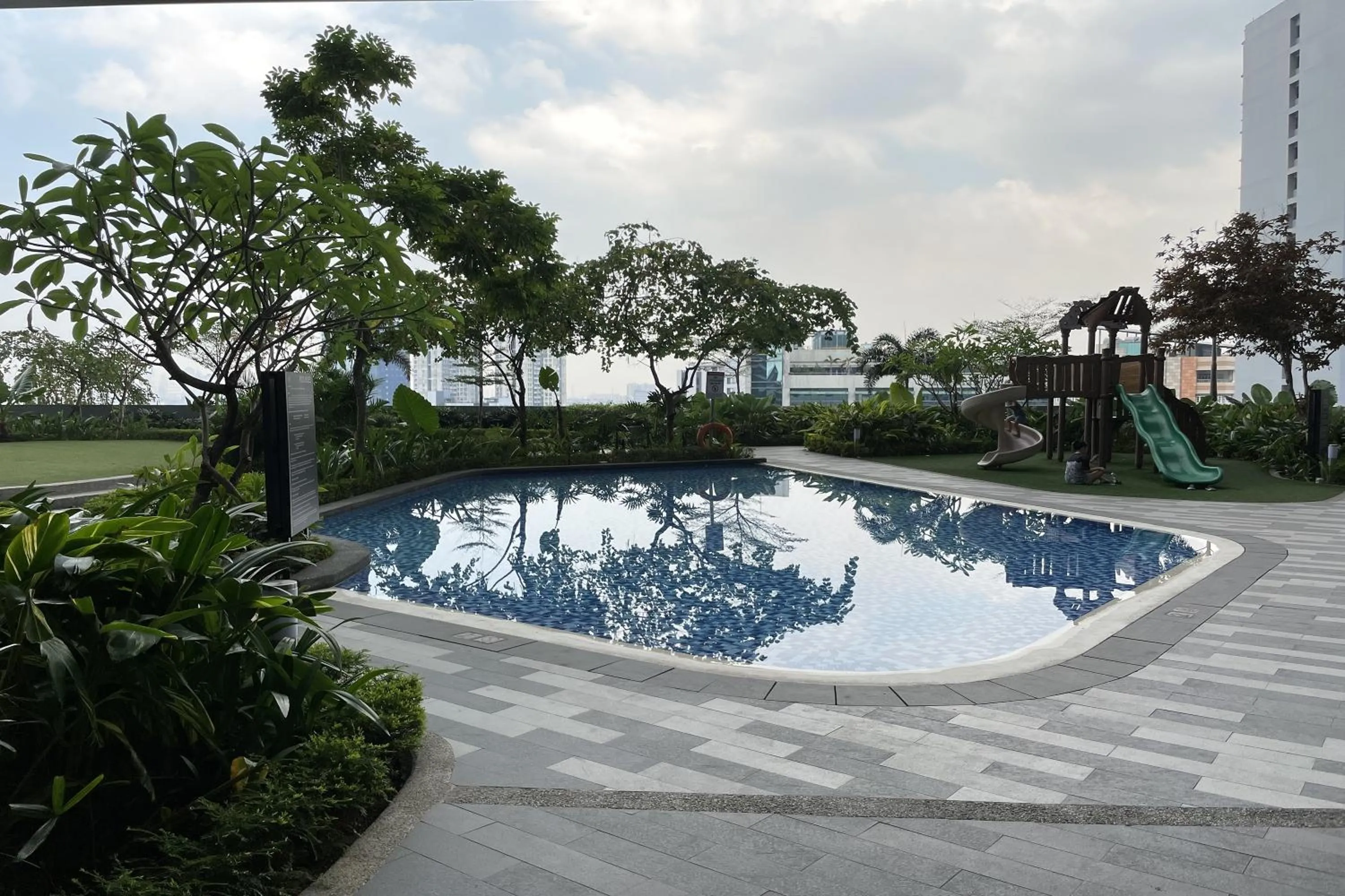 Swimming pool in Luxury Air Residences By Makati
