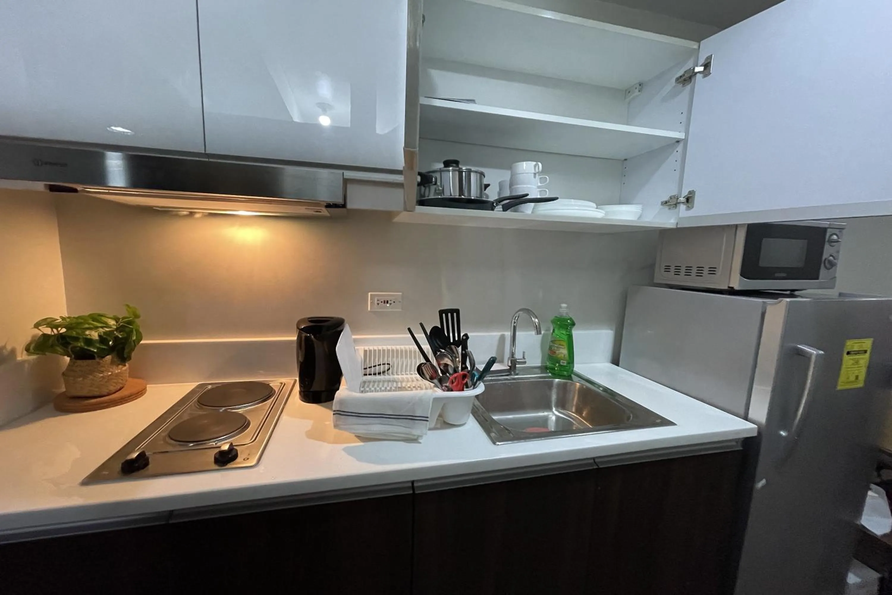 Kitchen or kitchenette in Luxury Air Residences By Makati