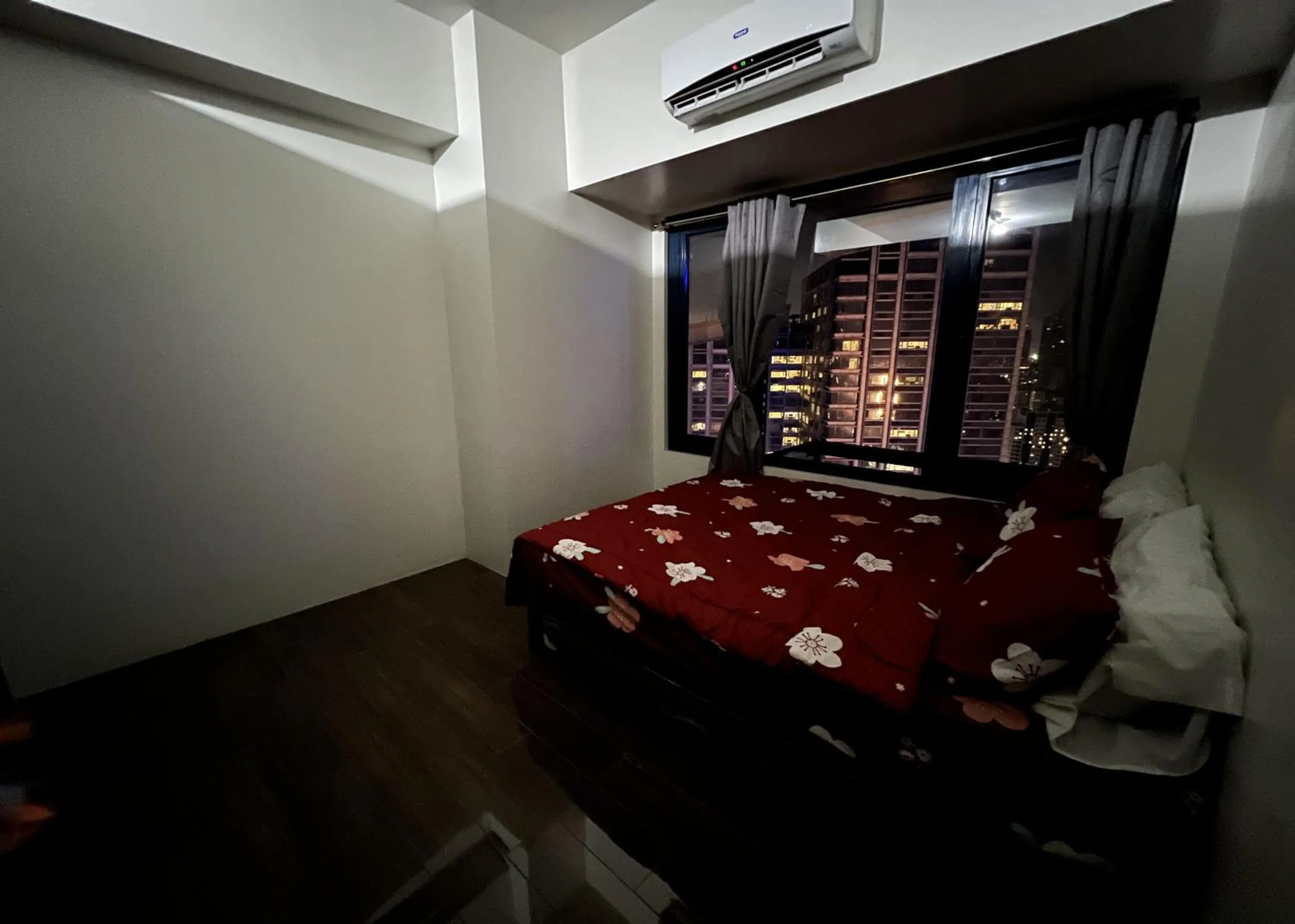 Bed in Luxury Air Residences By Makati