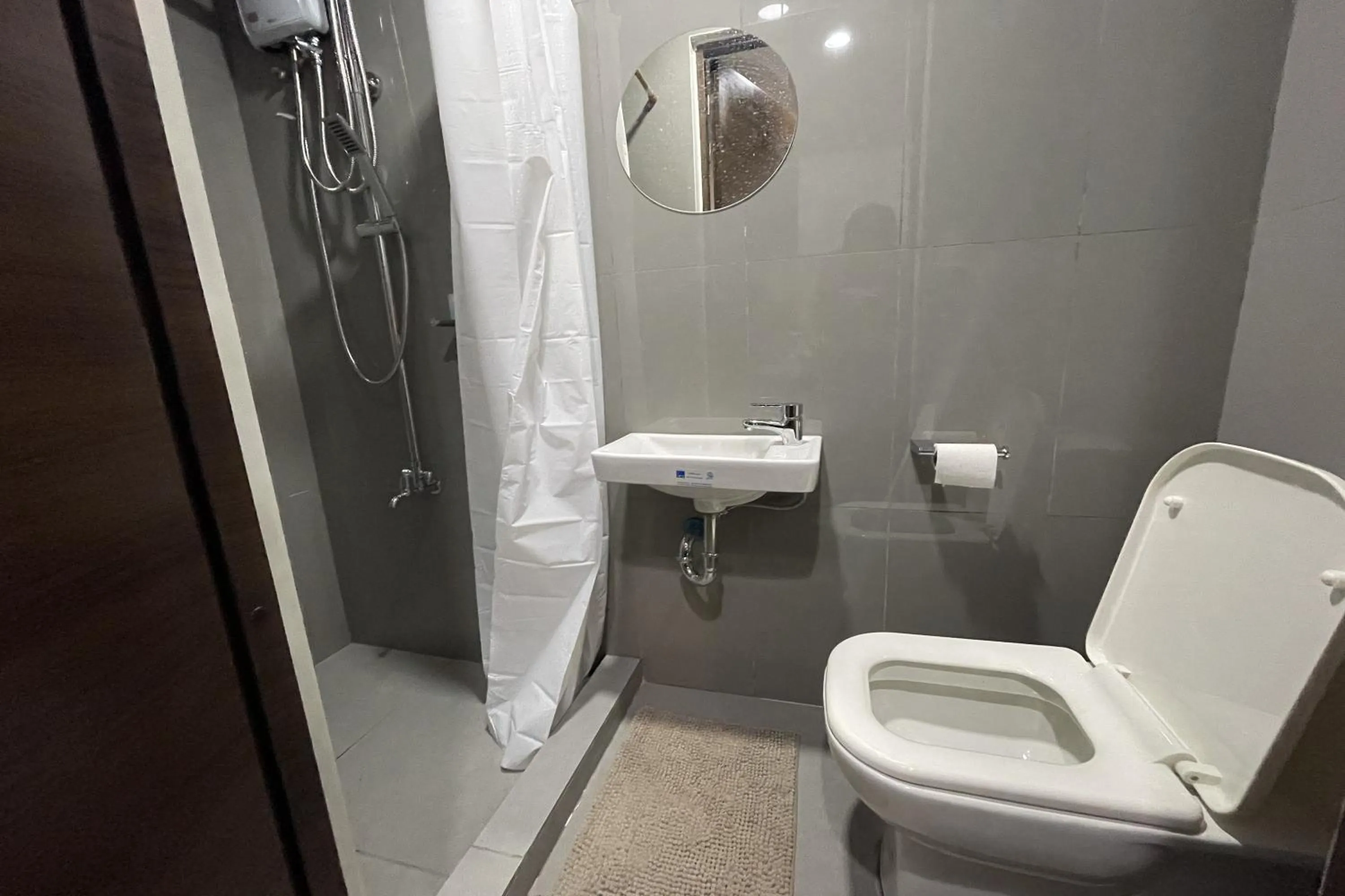 Bathroom in Luxury Air Residences By Makati