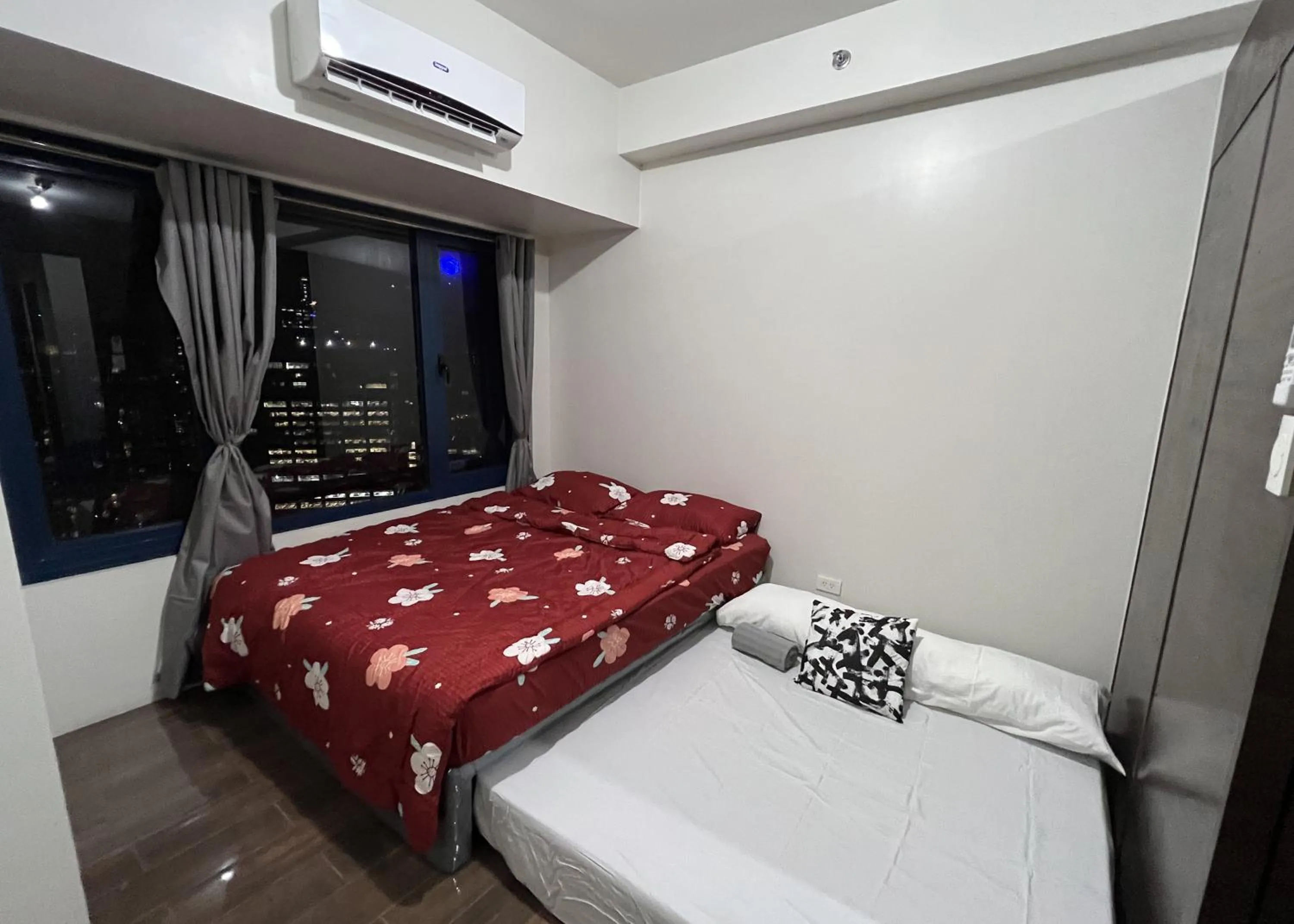 Bed in Luxury Air Residences By Makati