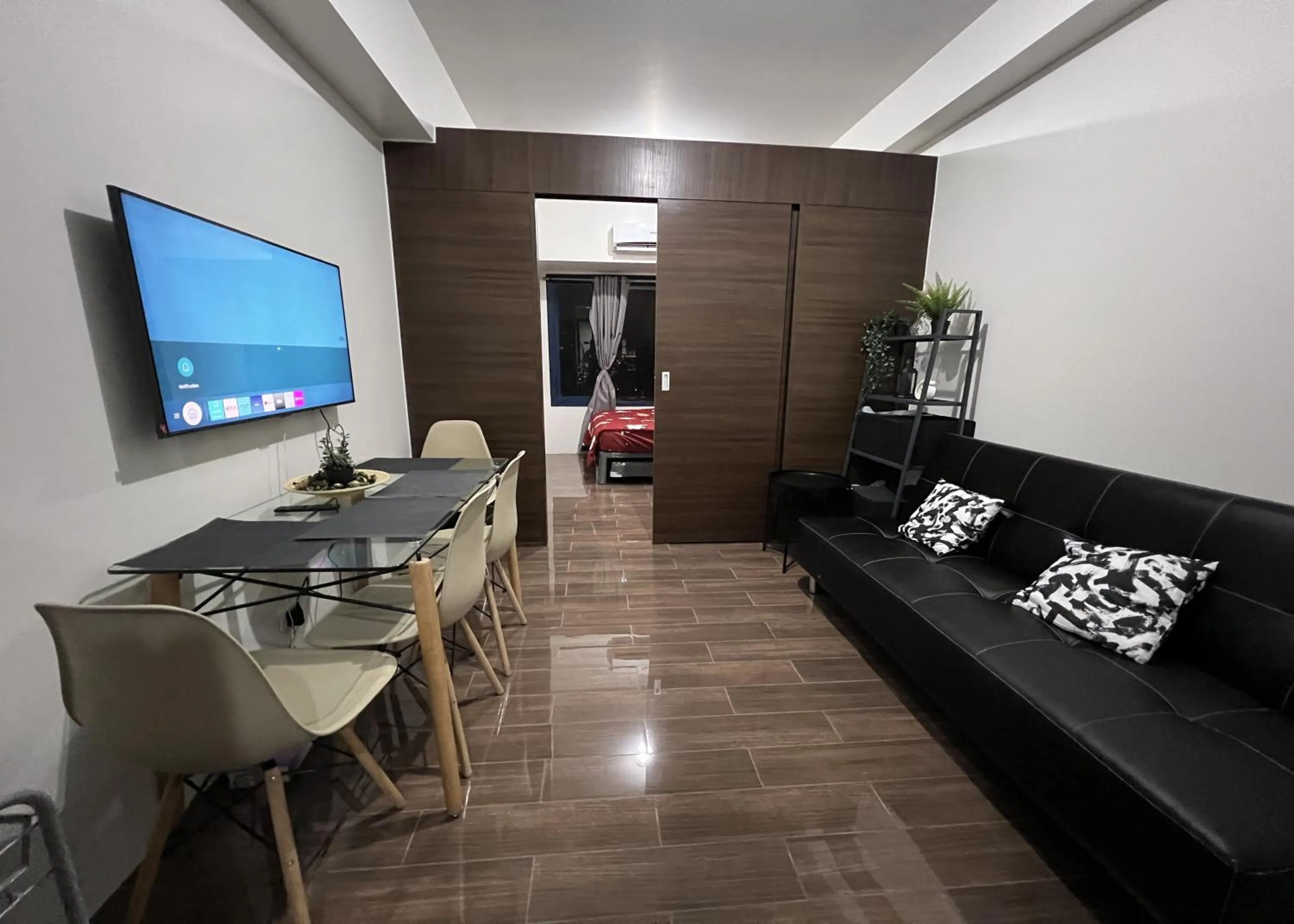 Communal lounge/ TV room in Luxury Air Residences By Makati
