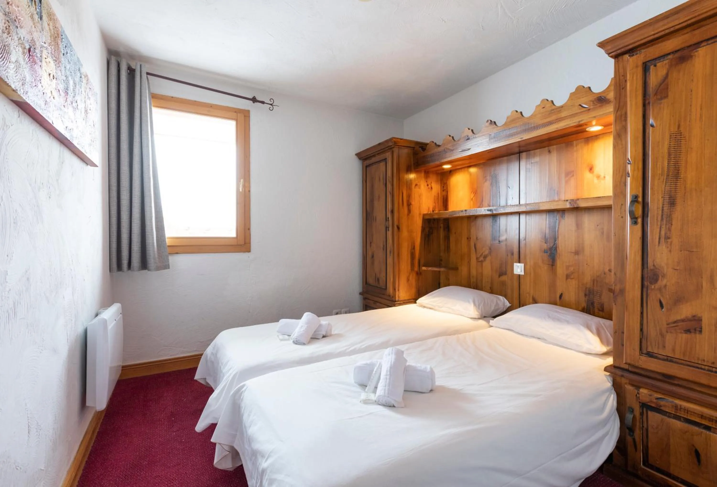 Bedroom, Bed in Chalet des Neiges Plein Sud