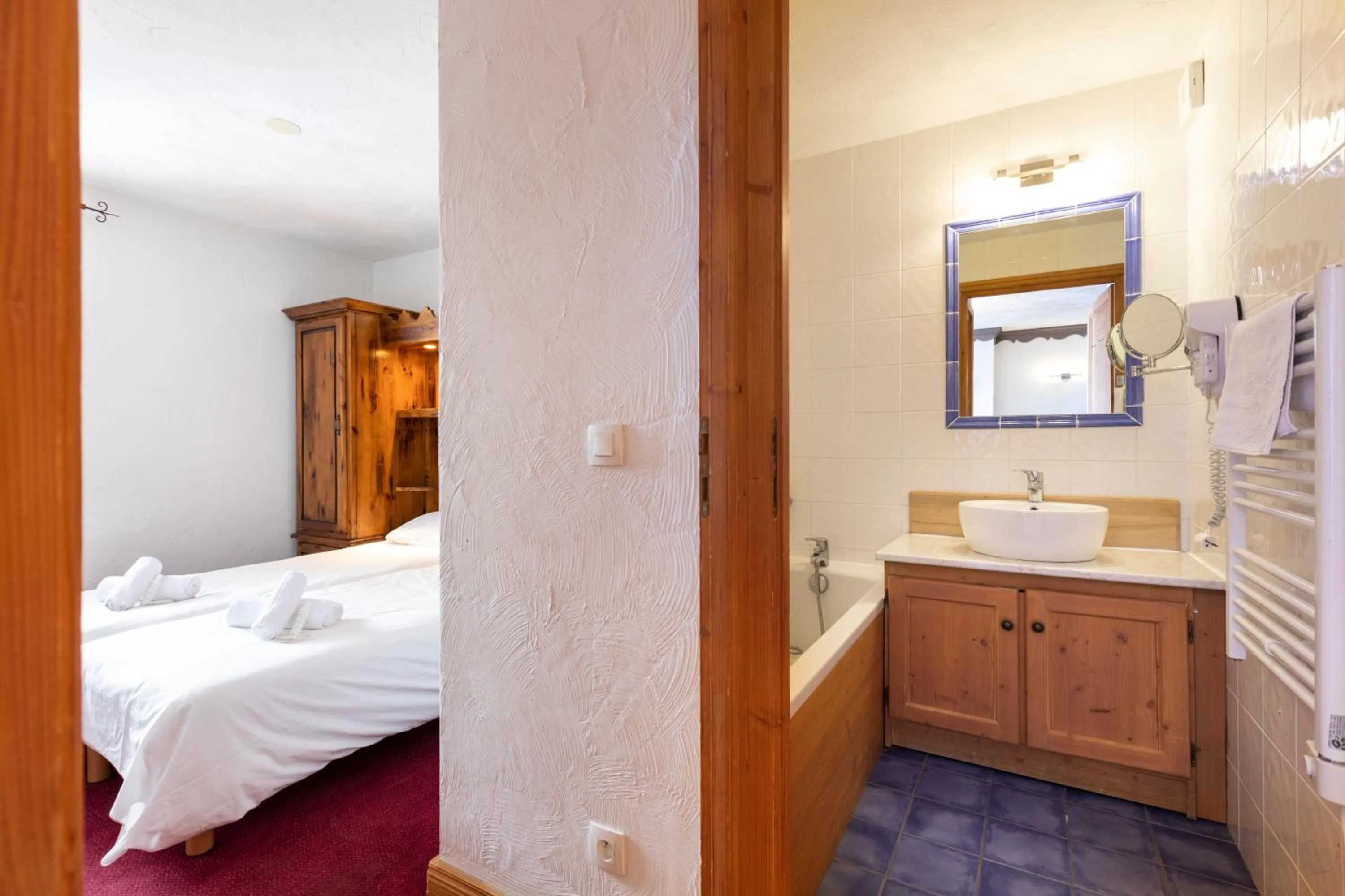 Photo of the whole room, Bed in Chalet des Neiges Plein Sud