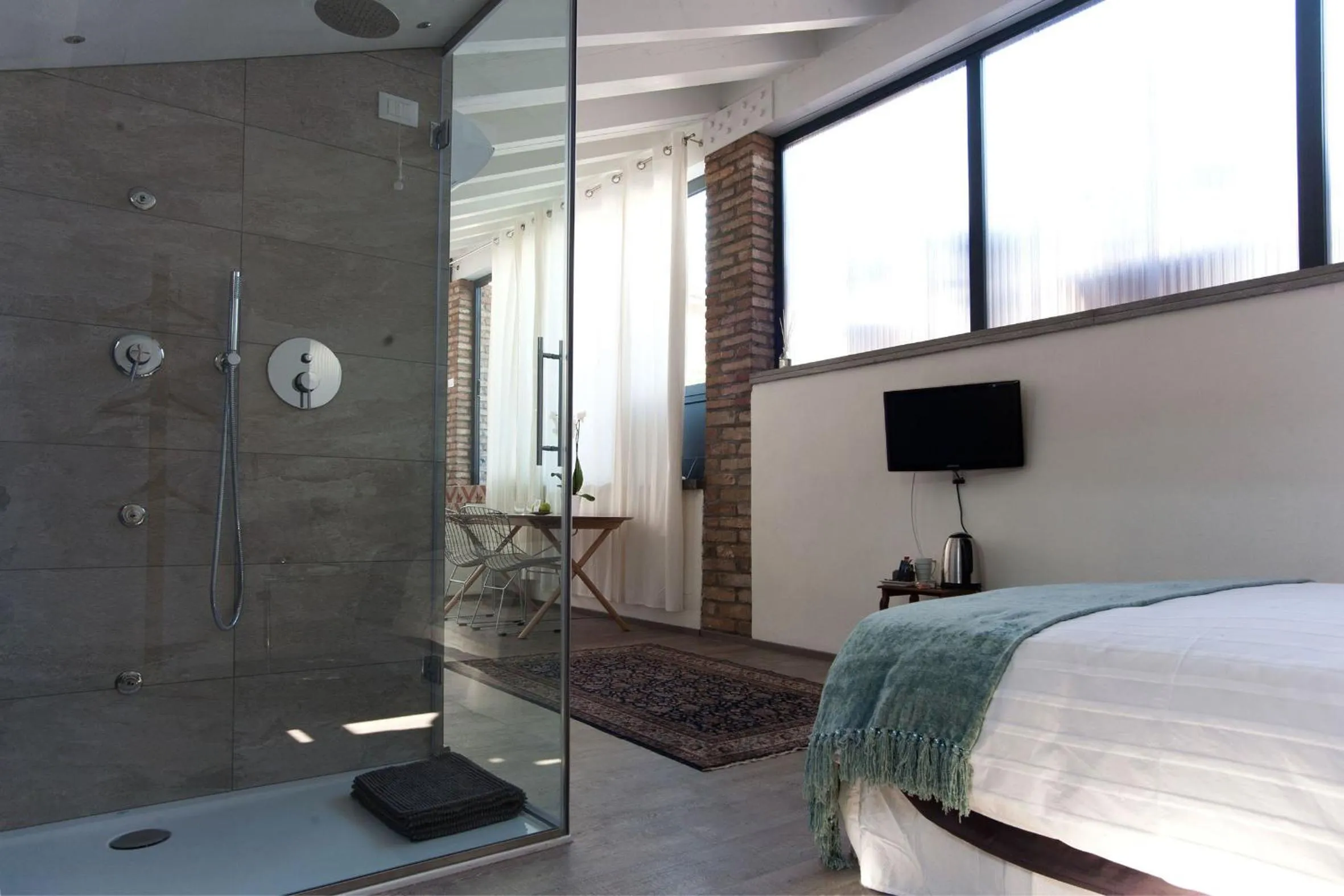Shower, Bed in San Clemente