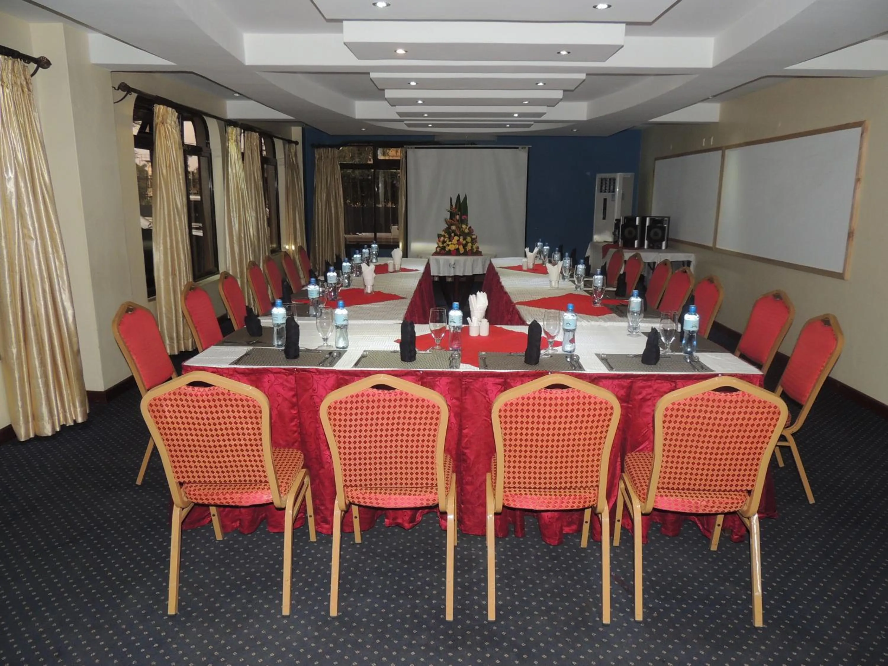 Banquet/Function facilities in Hennessis Hotel