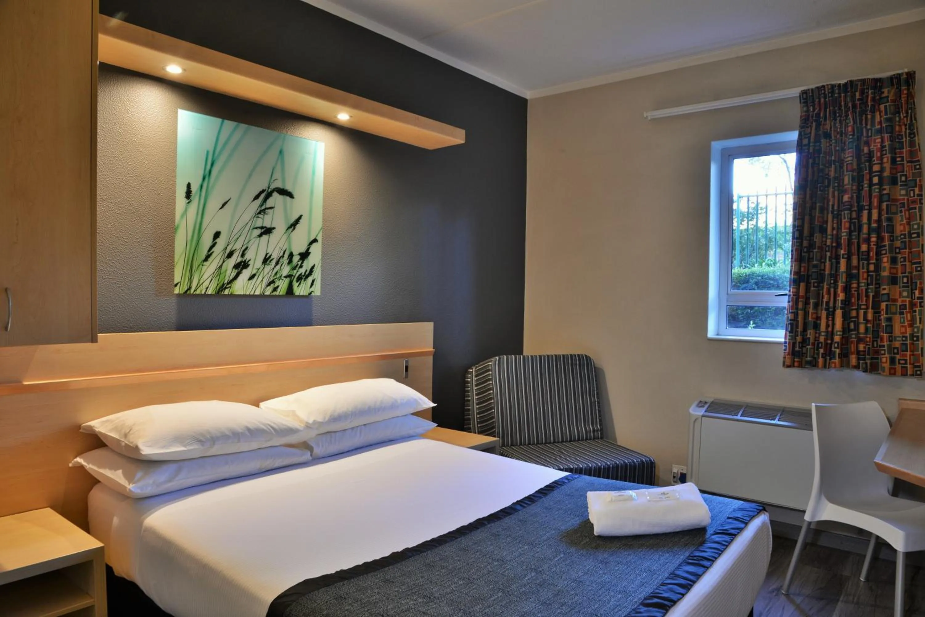 Bed in Road Lodge Rivonia