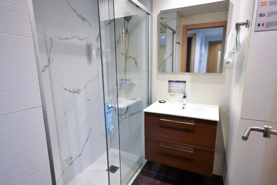 Shower in Sensation Authentic Gràcia