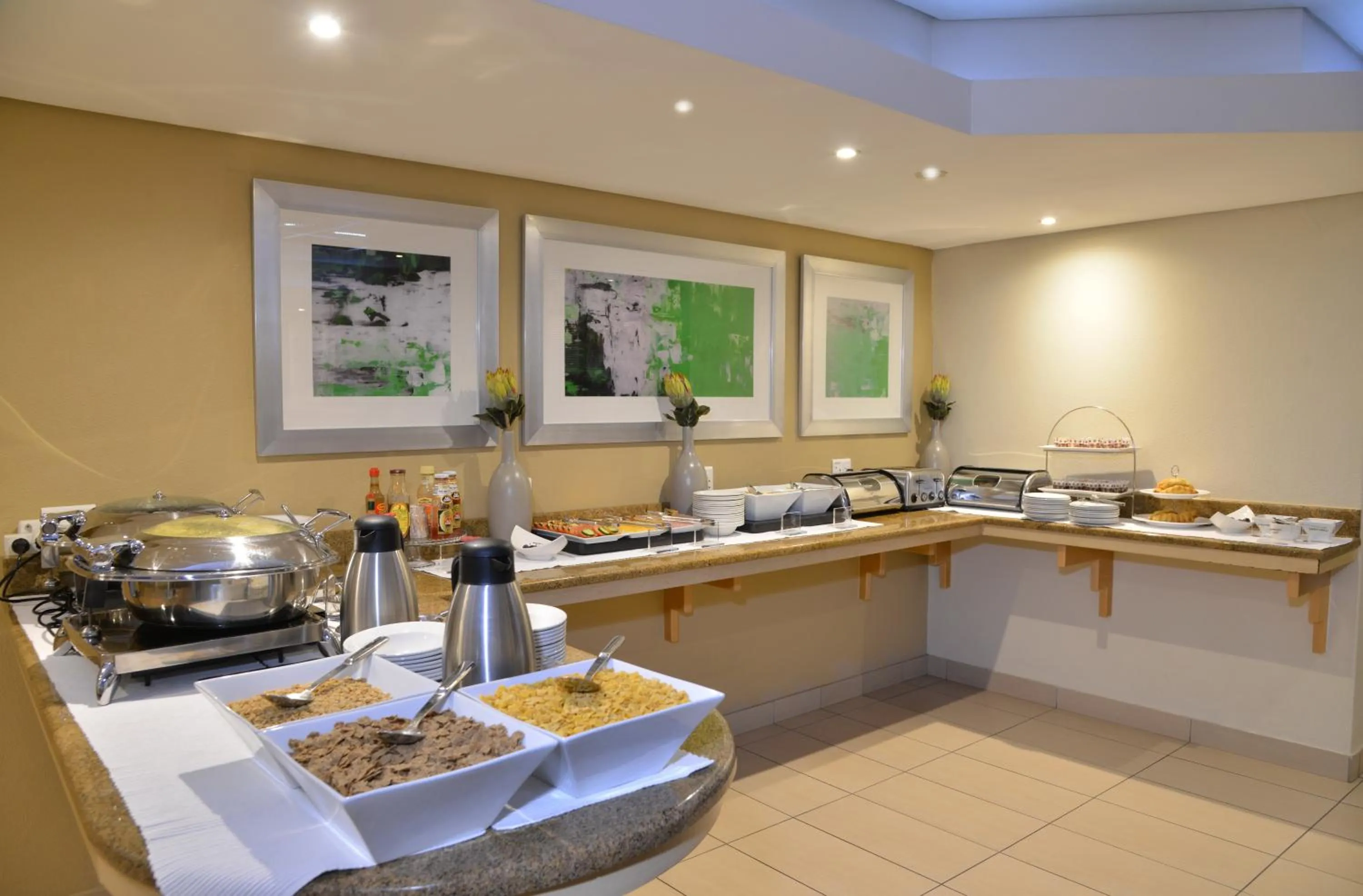 Restaurant/places to eat in Road Lodge Southgate