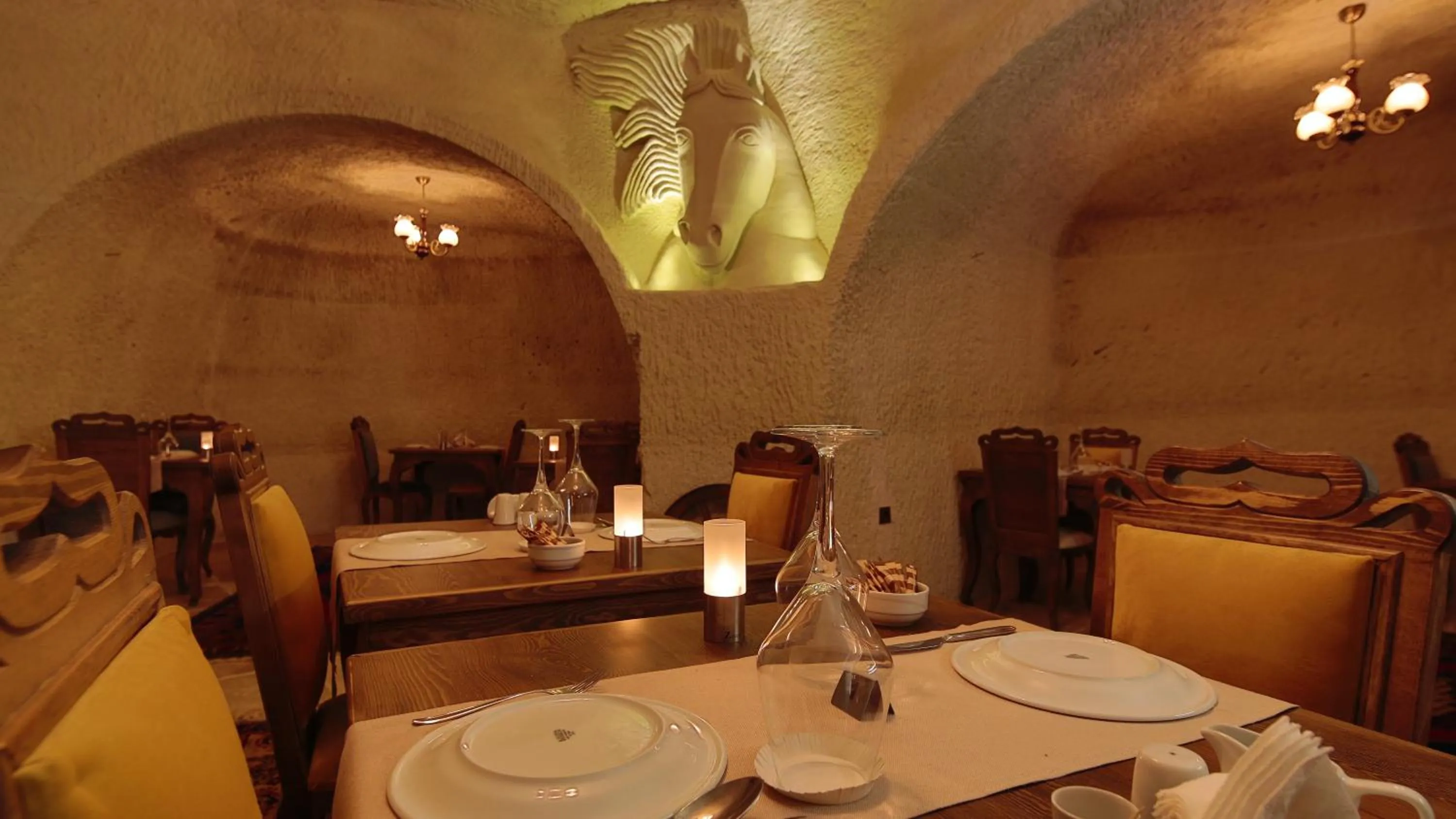 Restaurant/places to eat in Phocas Cave Suites