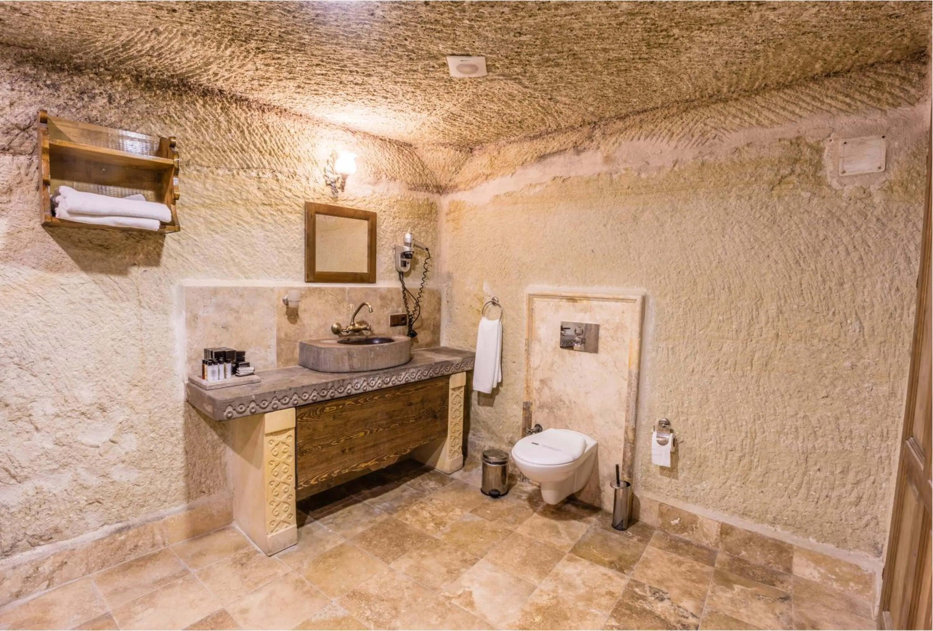 Toilet in Phocas Cave Suites