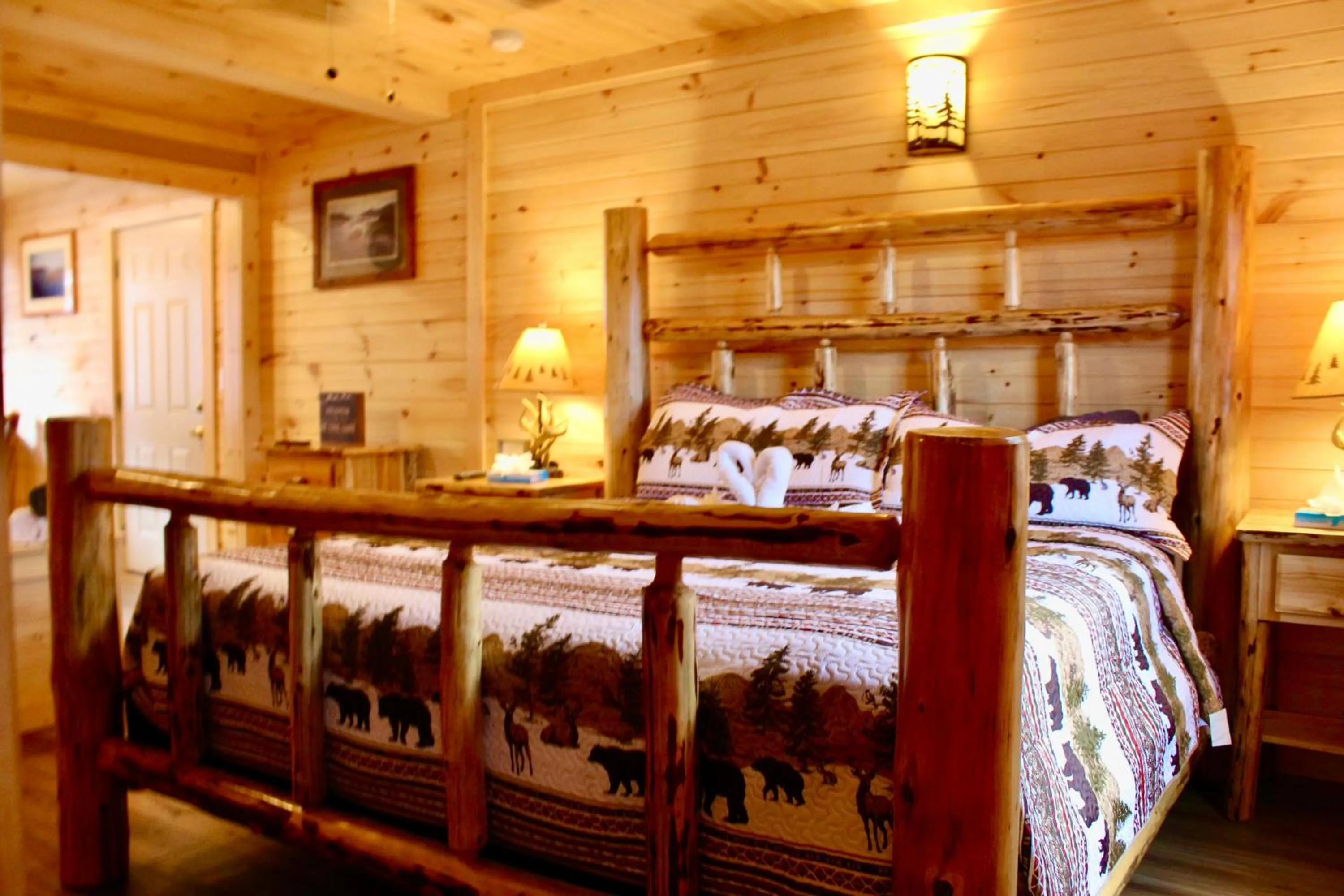 Bed in Lake Haven Motel