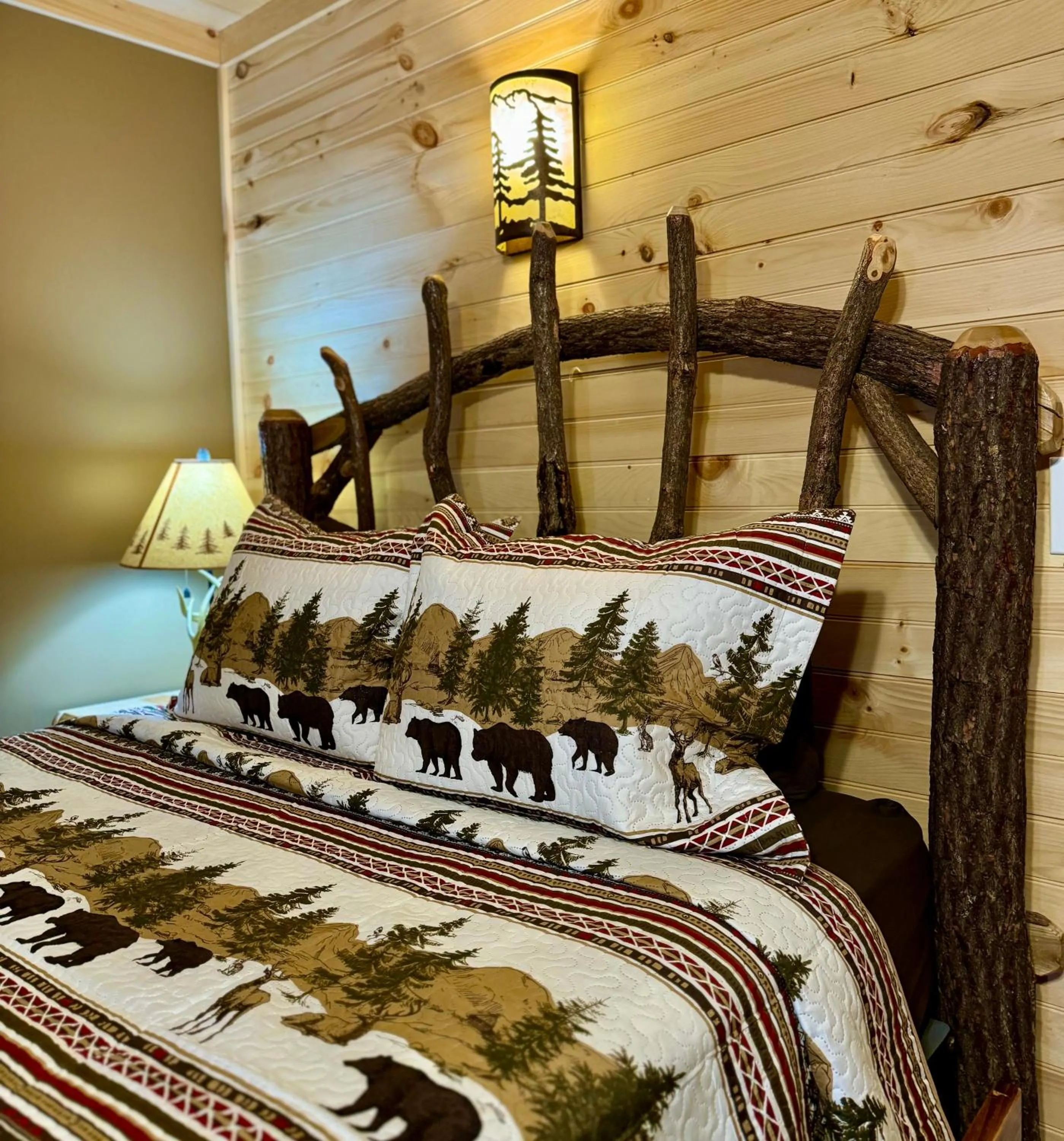 Bed in Lake Haven Motel