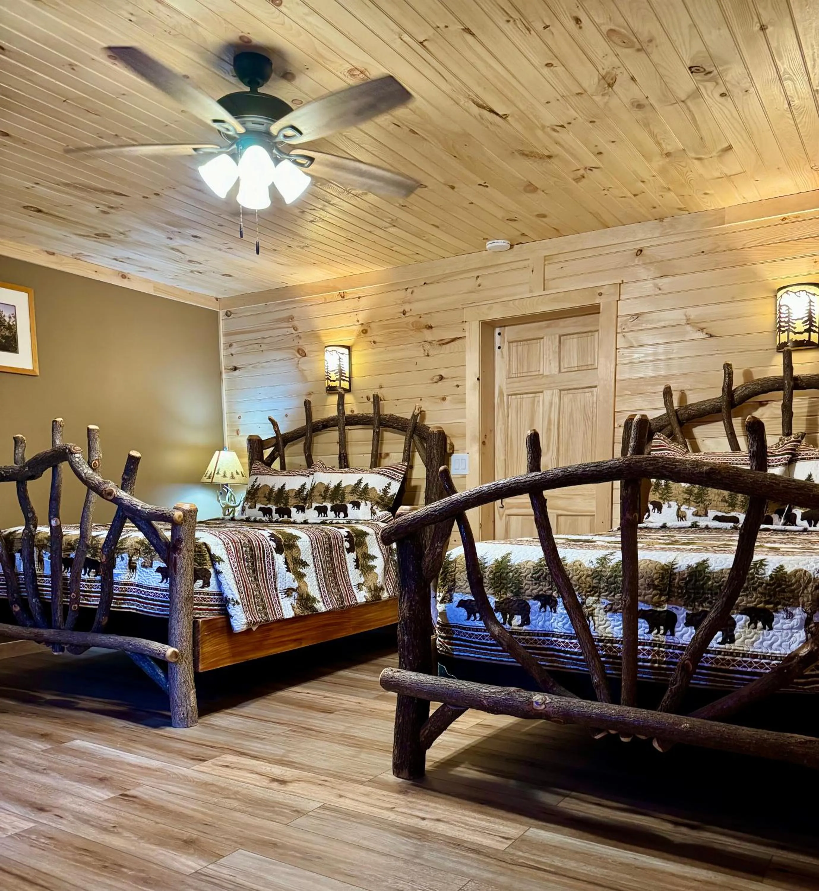 Bed in Lake Haven Motel