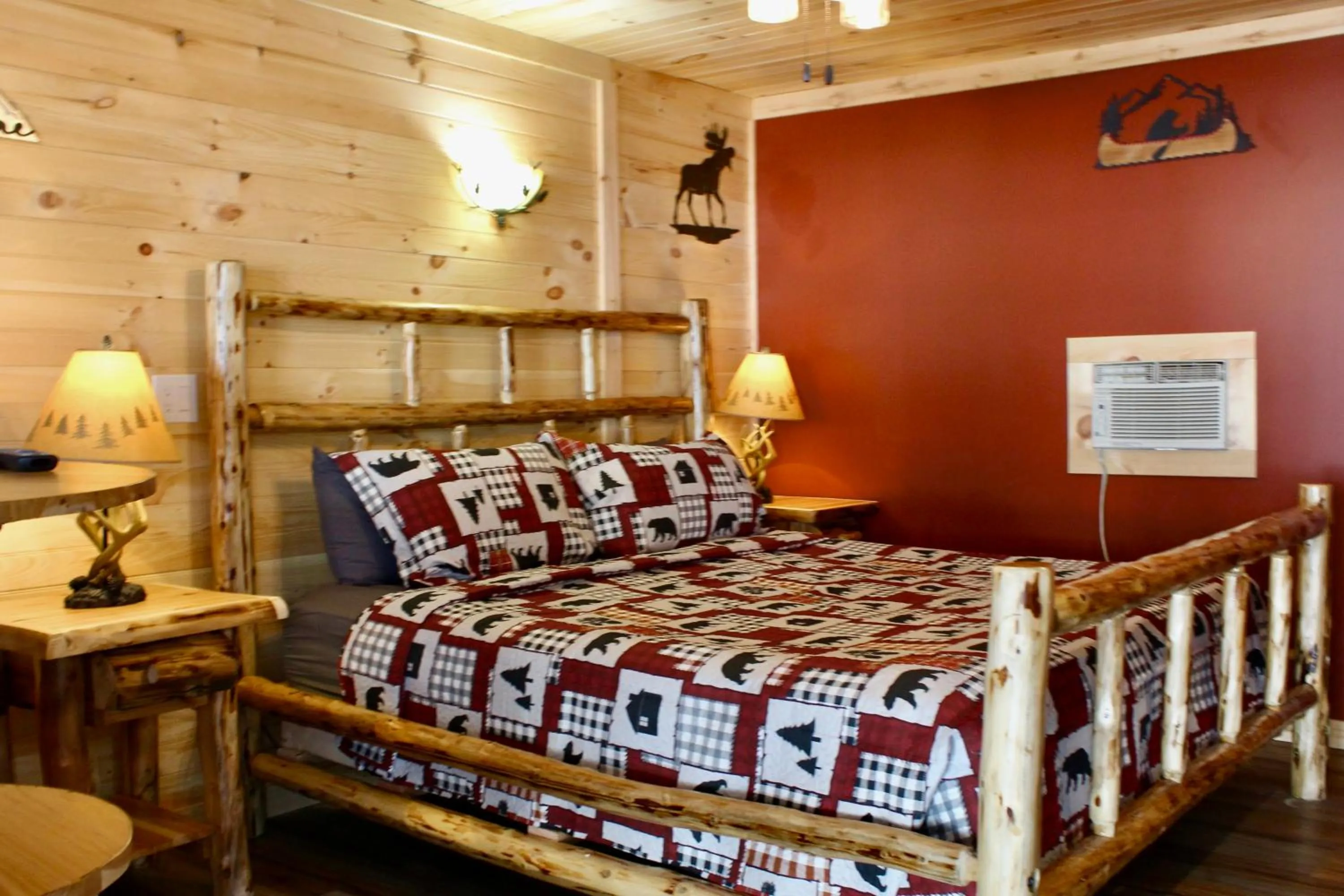 Bed in Lake Haven Motel