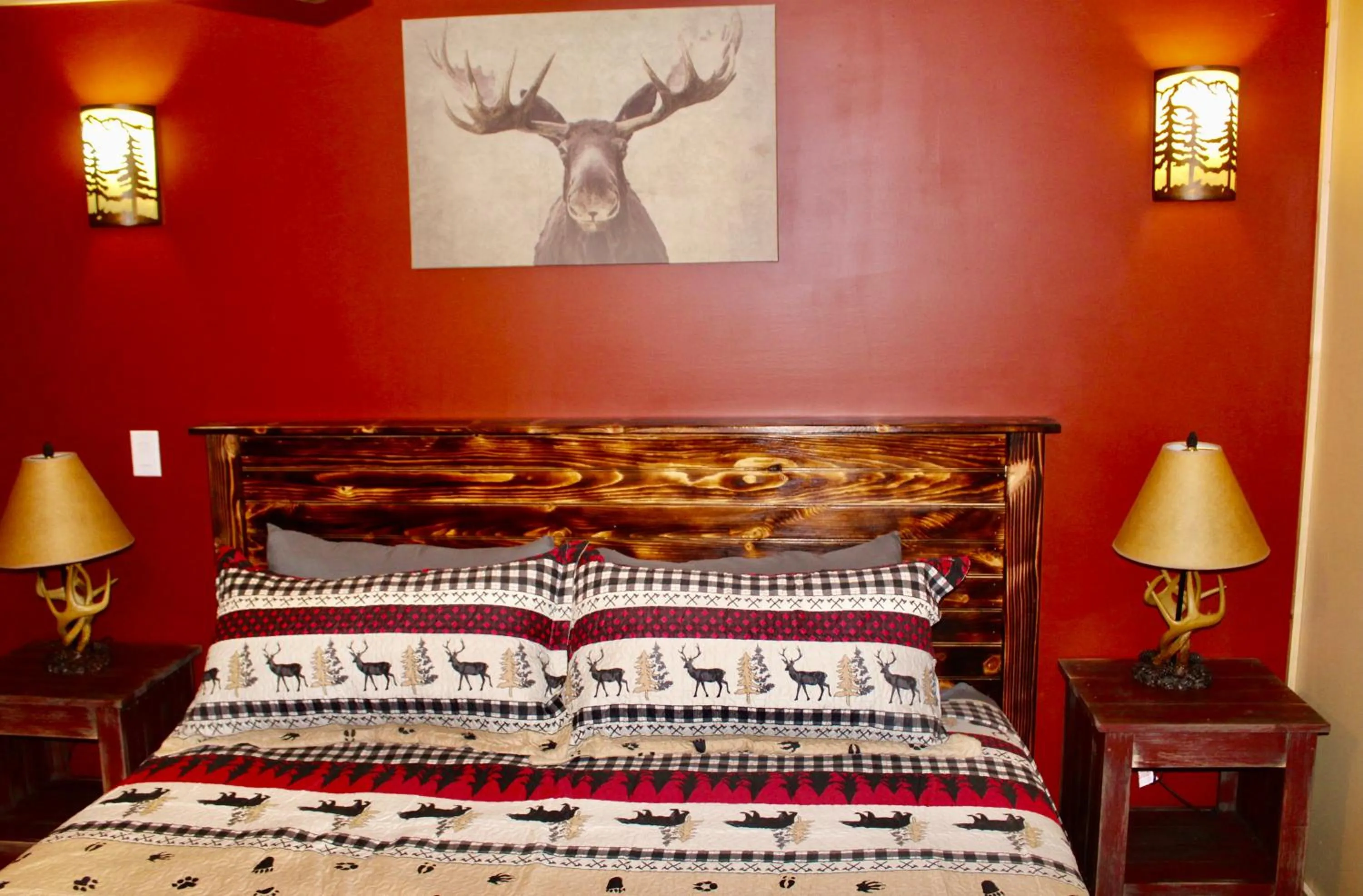 Bed in Lake Haven Motel