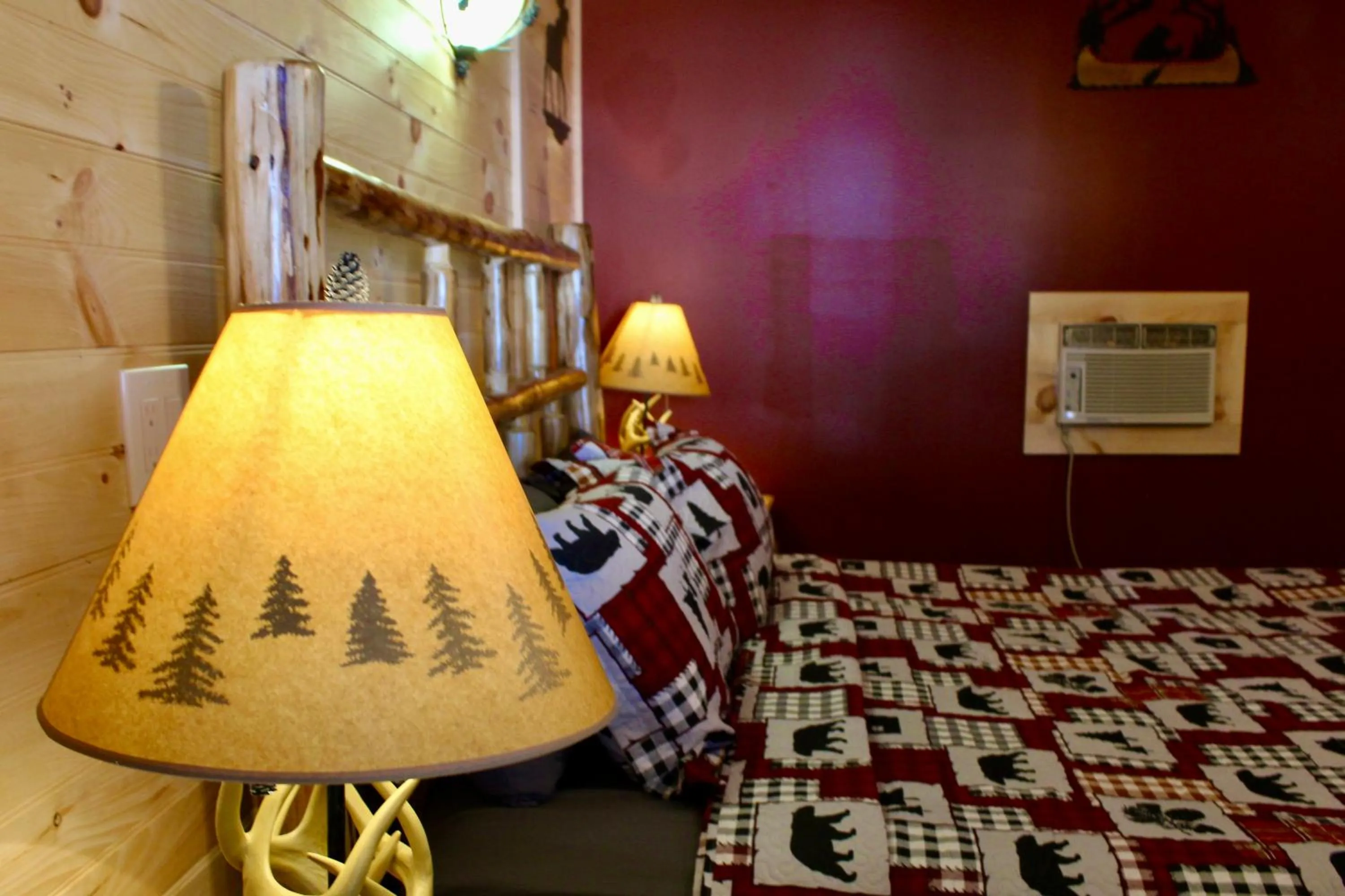 Bed in Lake Haven Motel