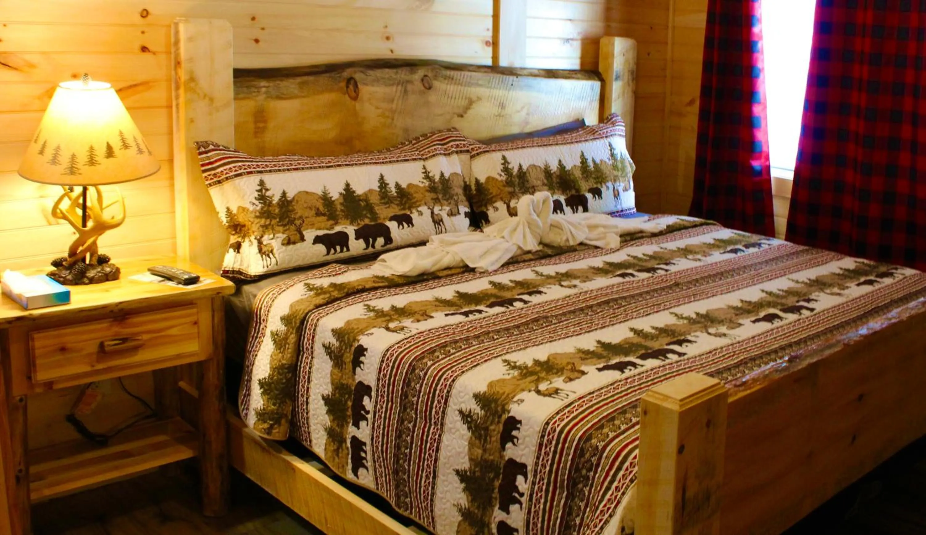 Bed in Lake Haven Motel