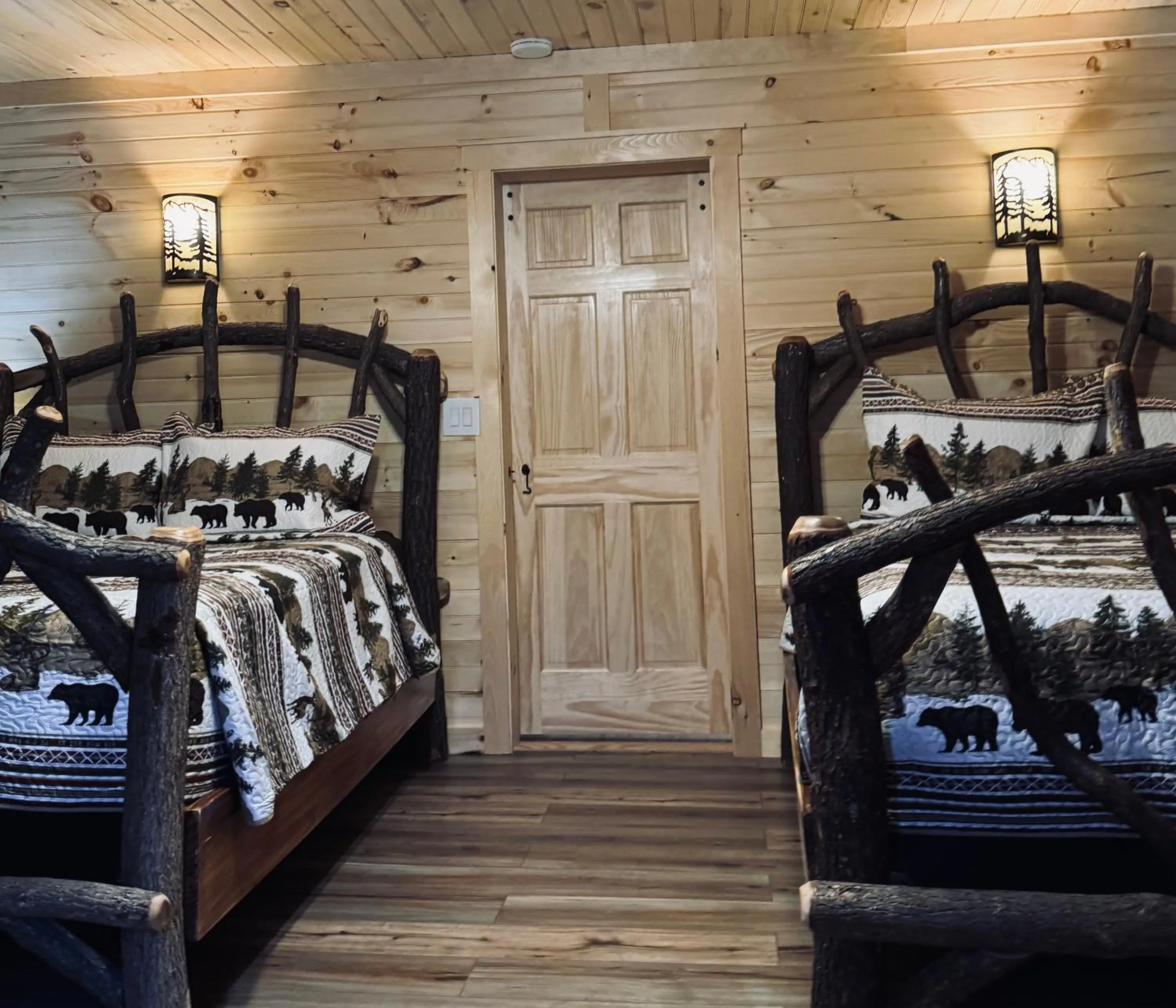 Bed in Lake Haven Motel