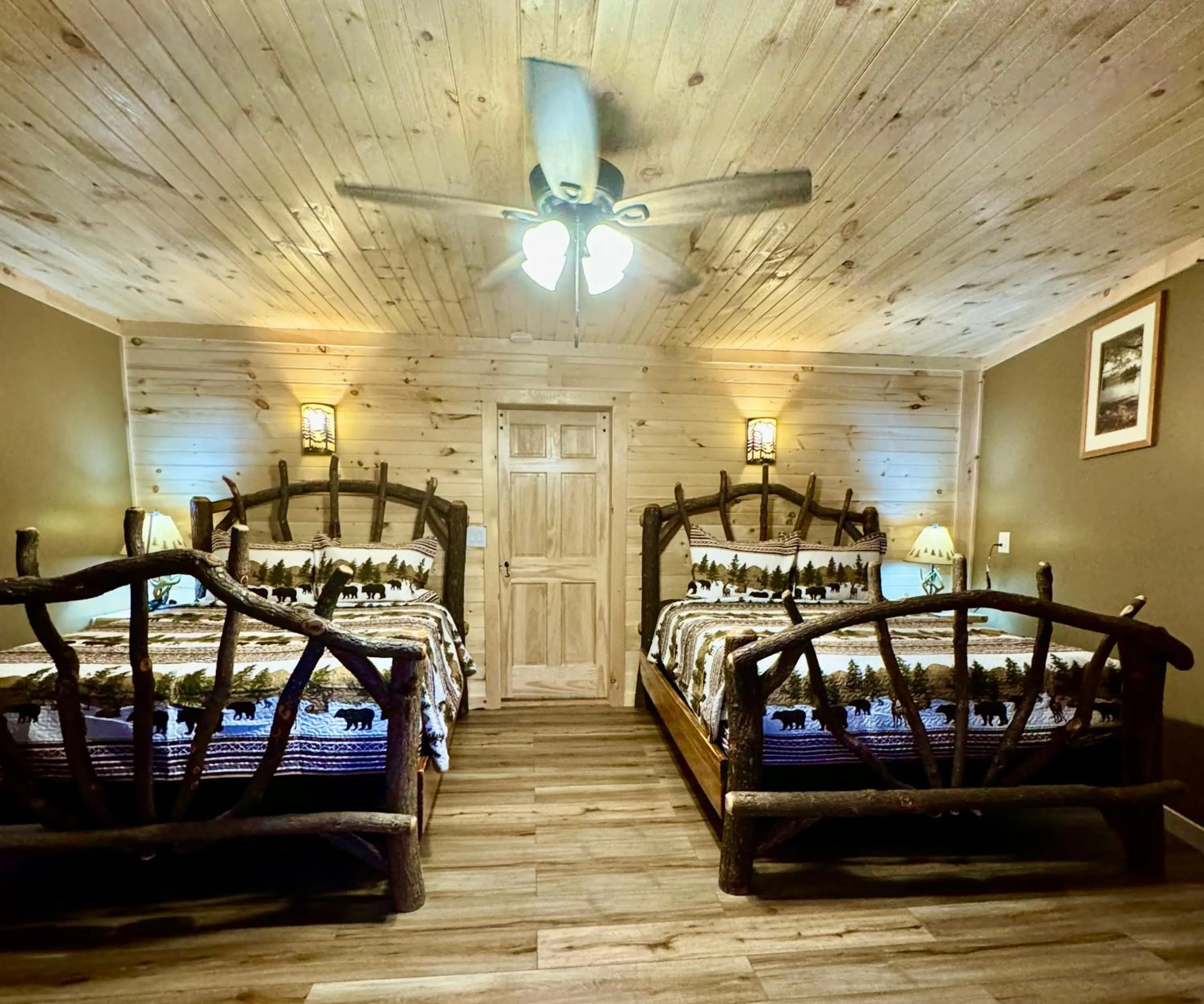 Bed in Lake Haven Motel