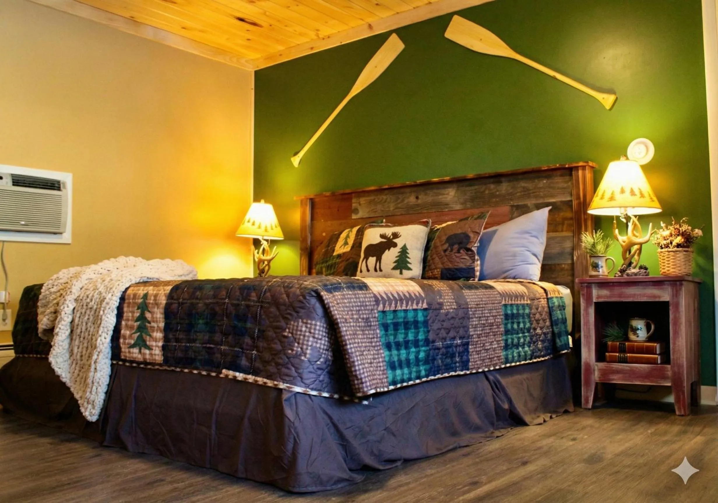 Bed in Lake Haven Motel