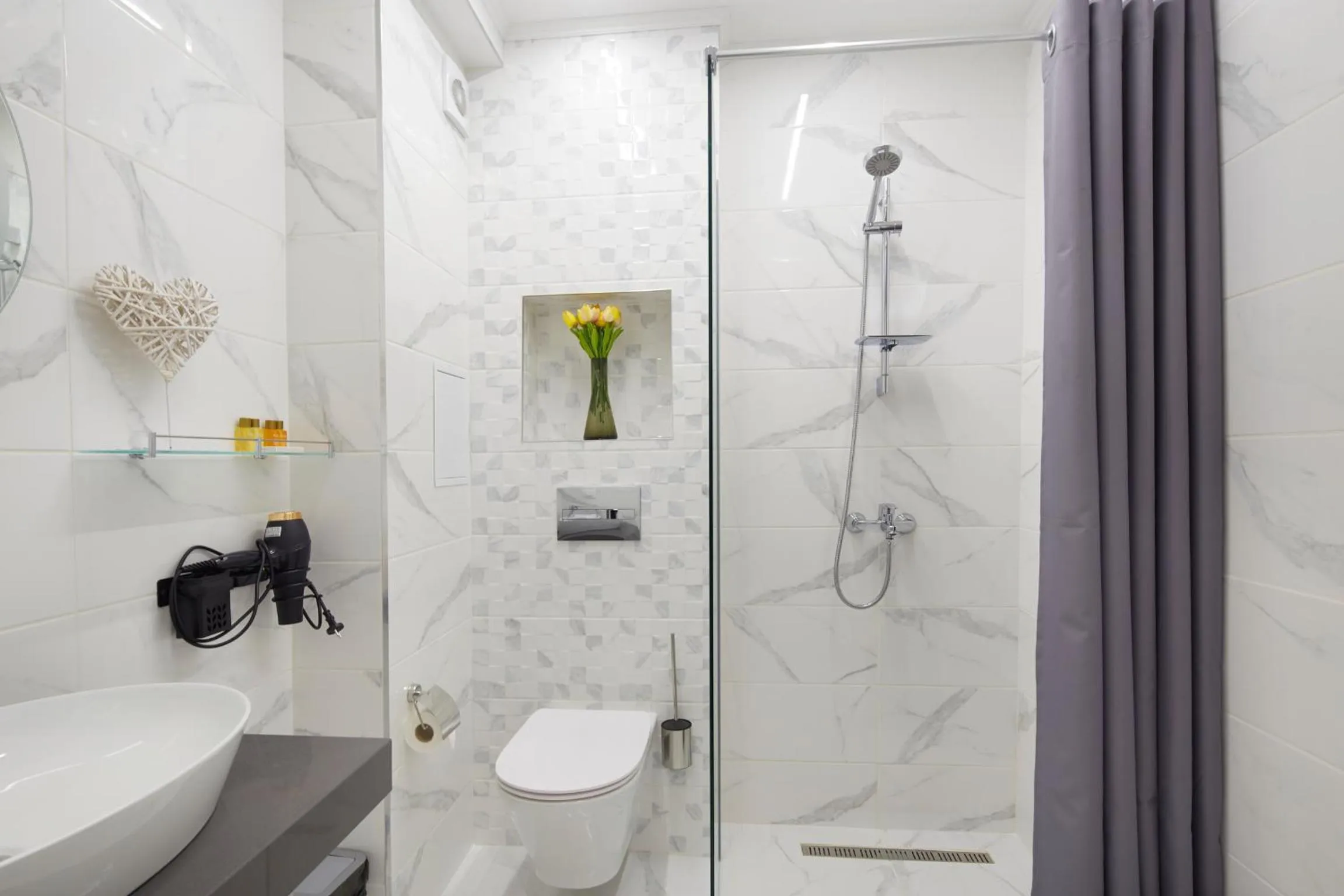 Shower in Bellicity Apart Complex