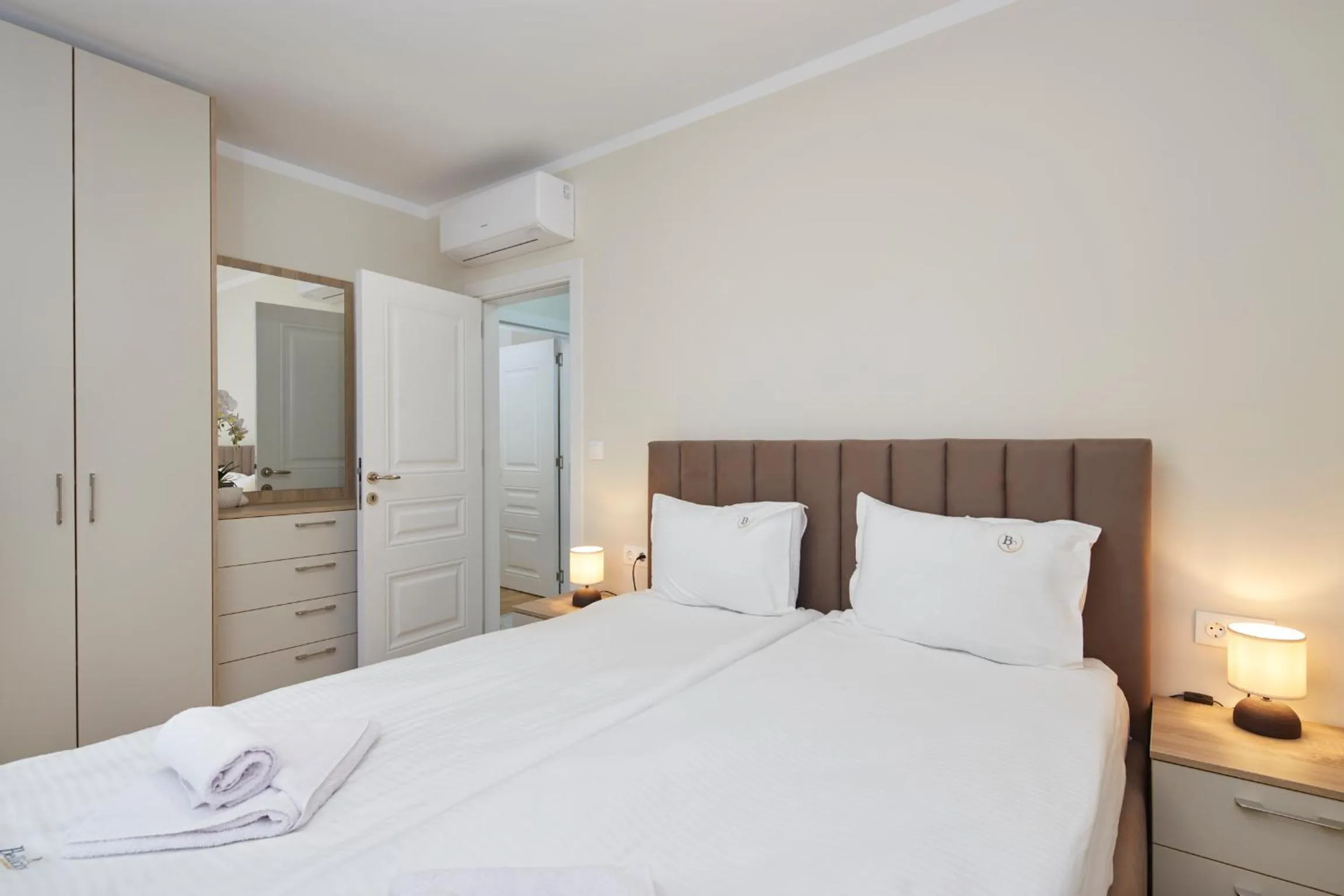 Bed in Bellicity Apart Complex