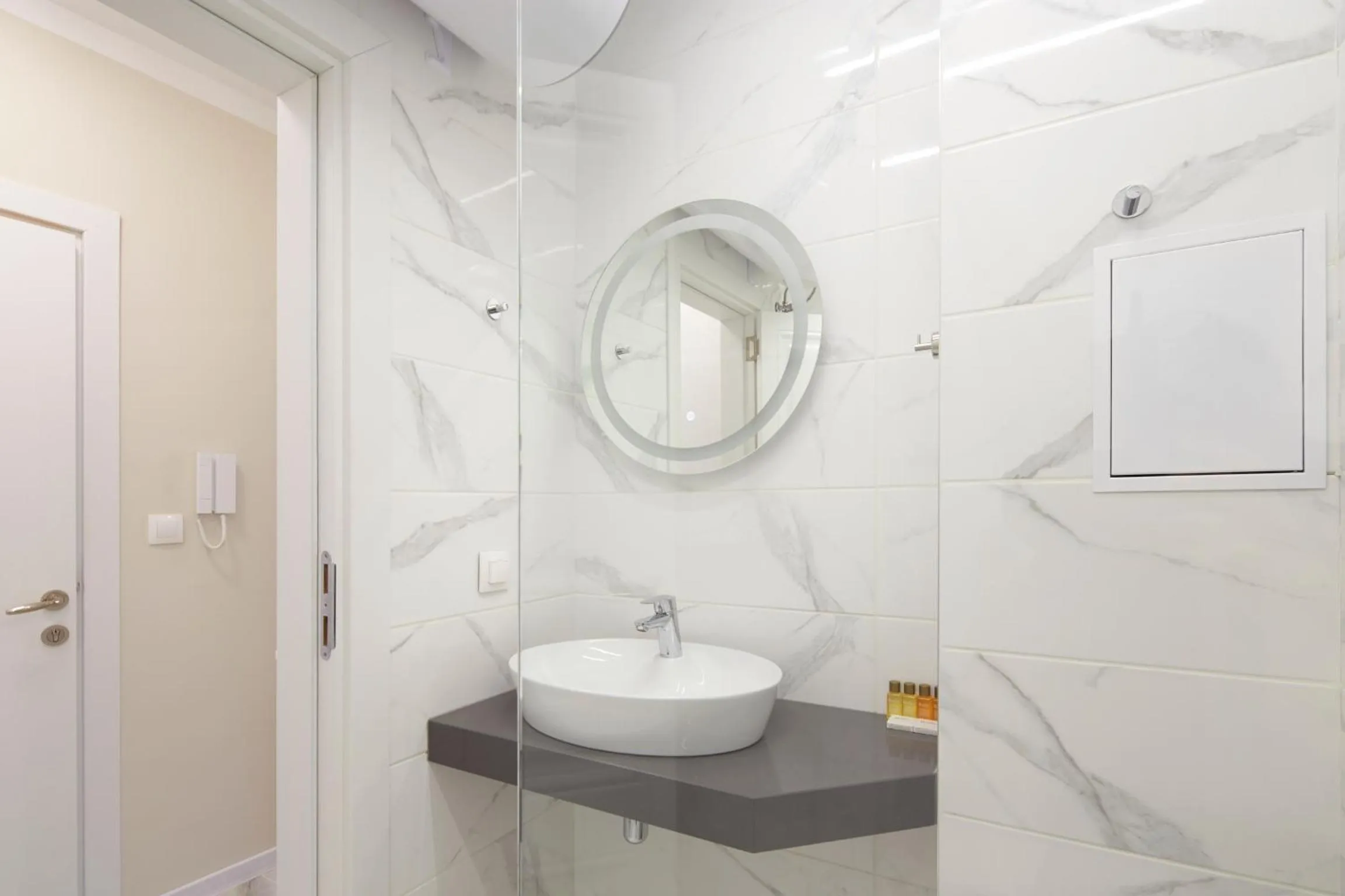 Shower in Bellicity Apart Complex