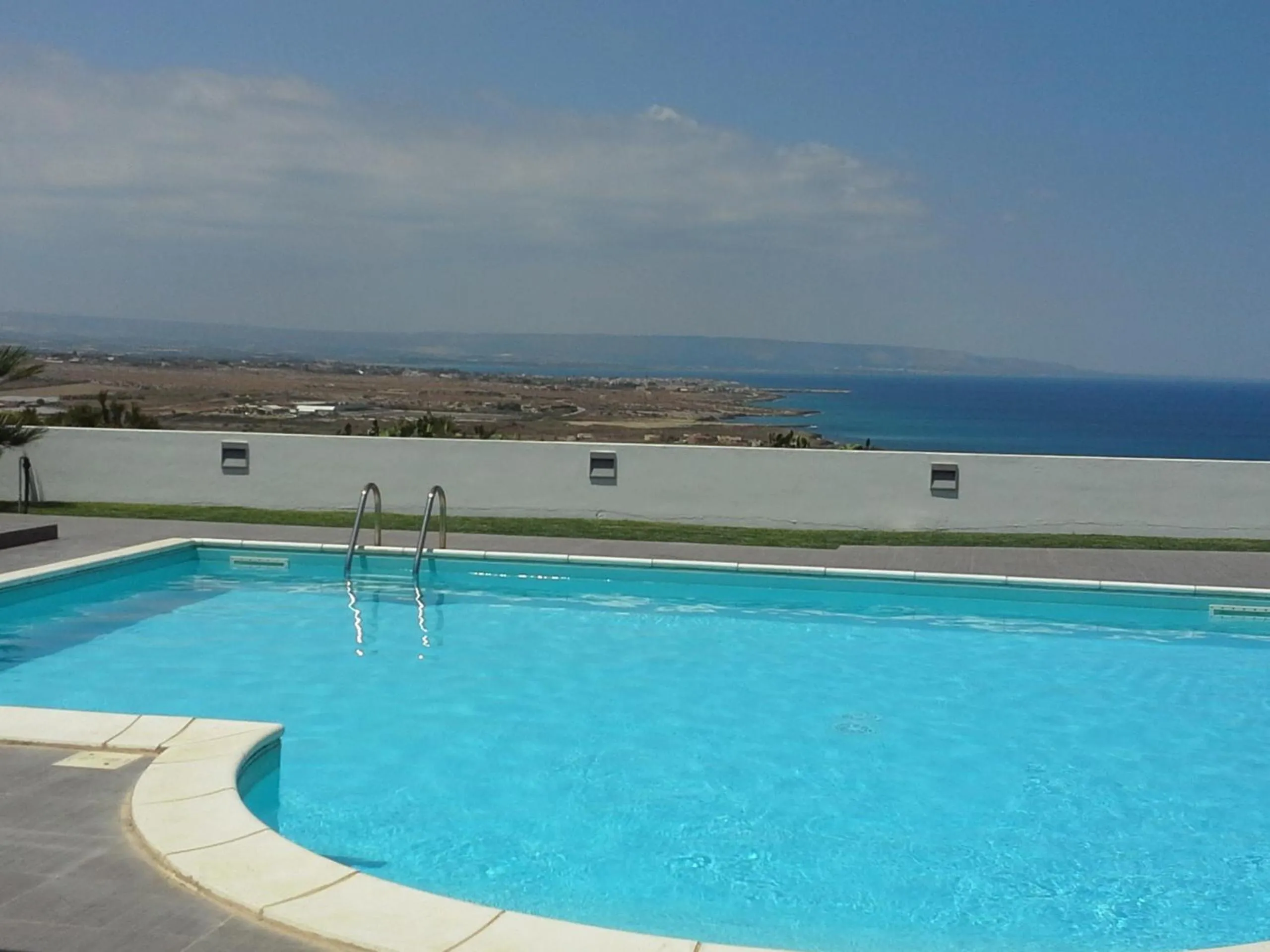 Swimming pool in B&B Torrefano