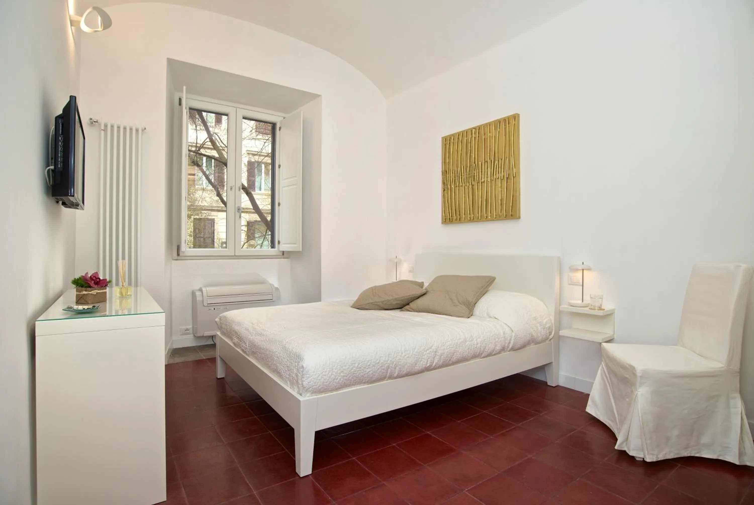 Photo of the whole room, Bed in Vatican Charme