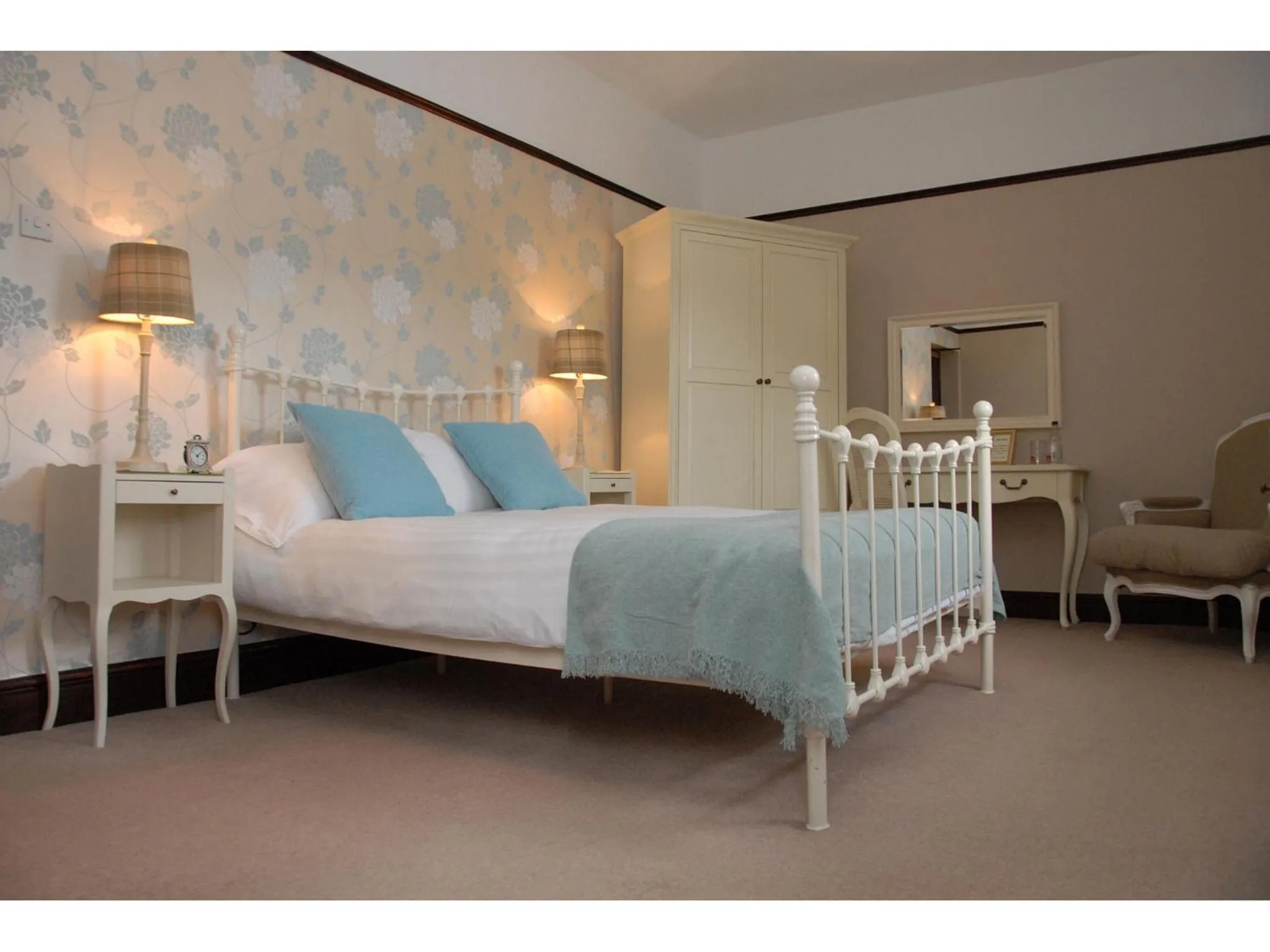 Photo of the whole room, Bed in The Swan Hotel