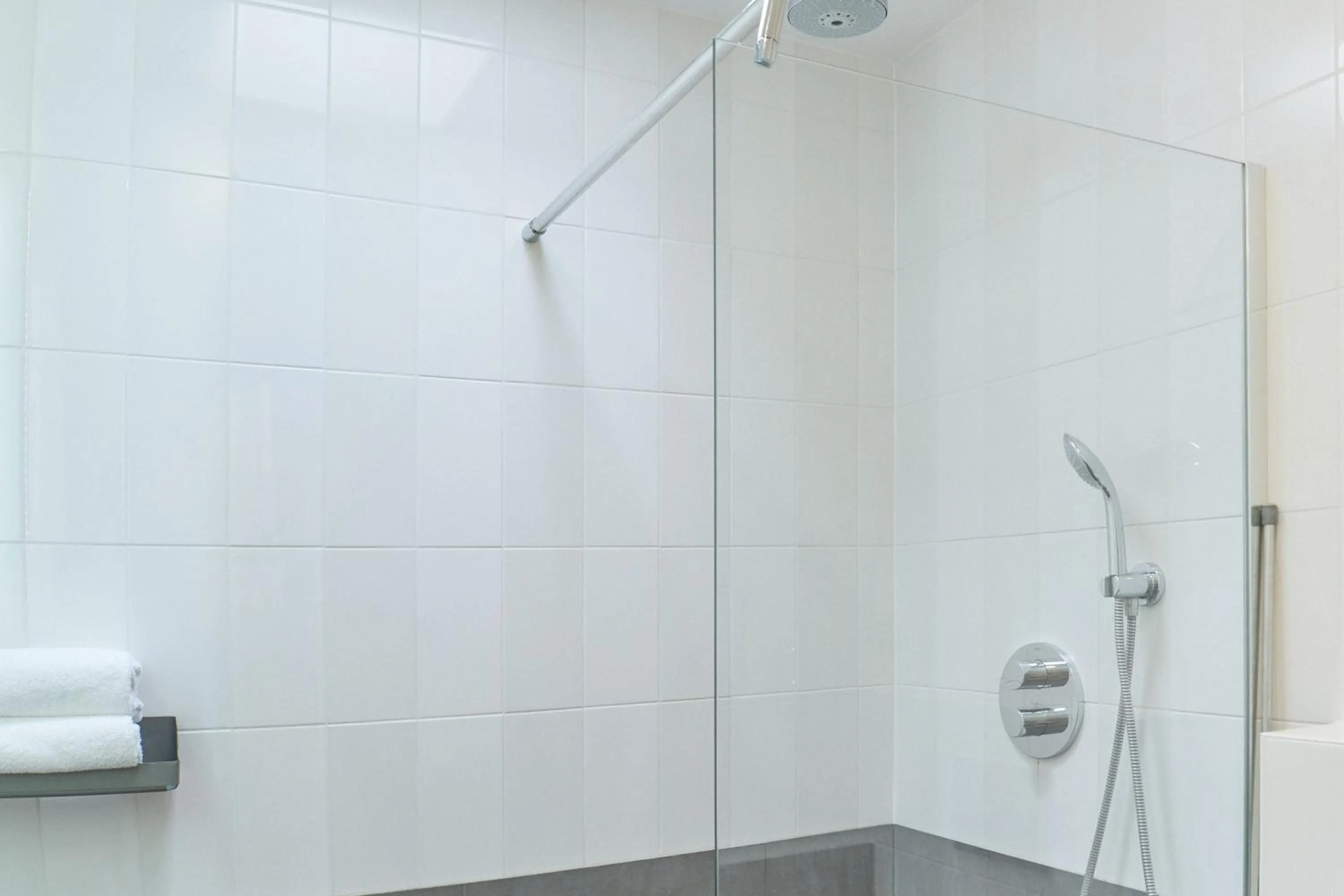 Shower in Alp de Veenen Hotel