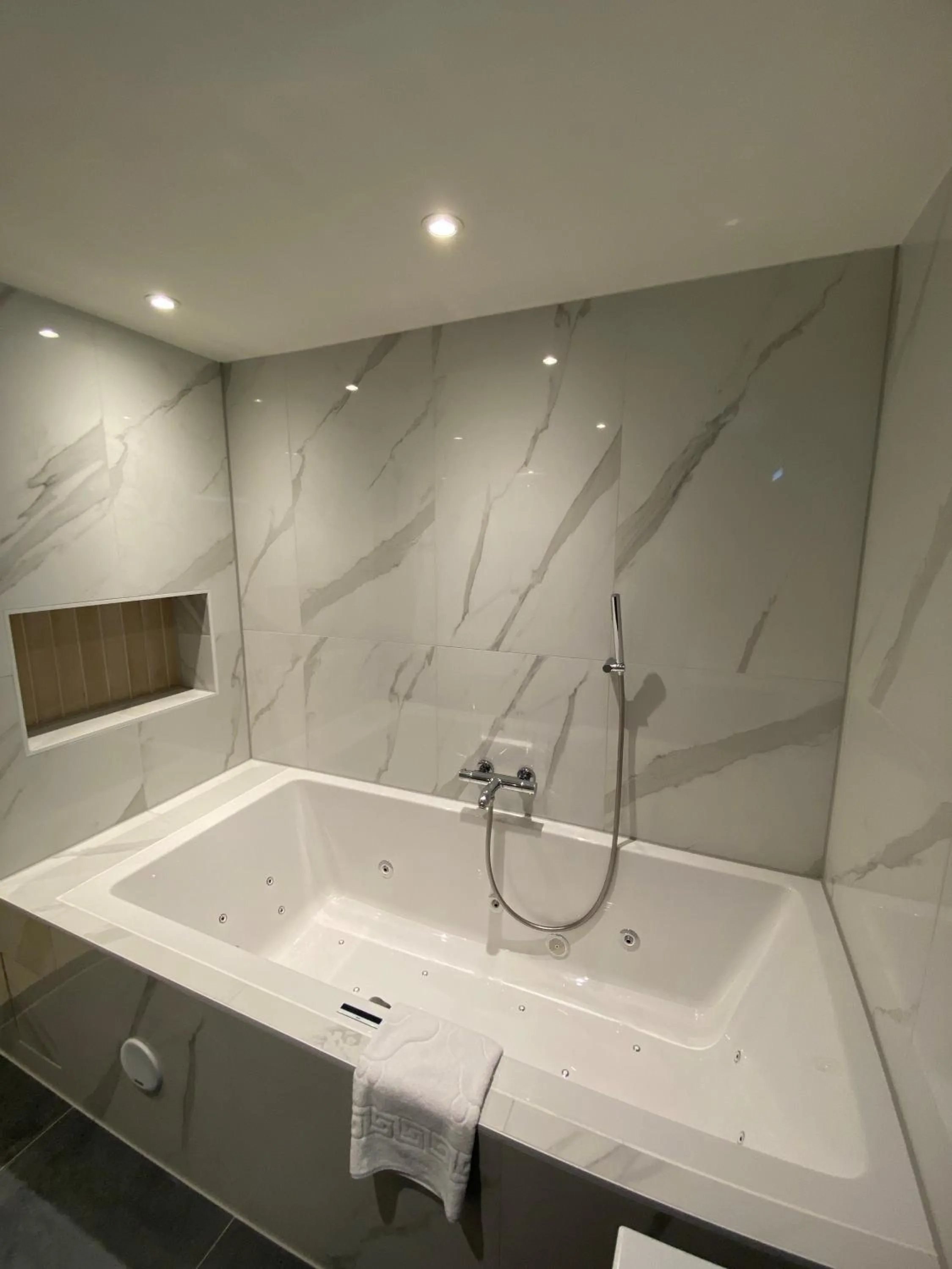 Bath in Alp de Veenen Hotel