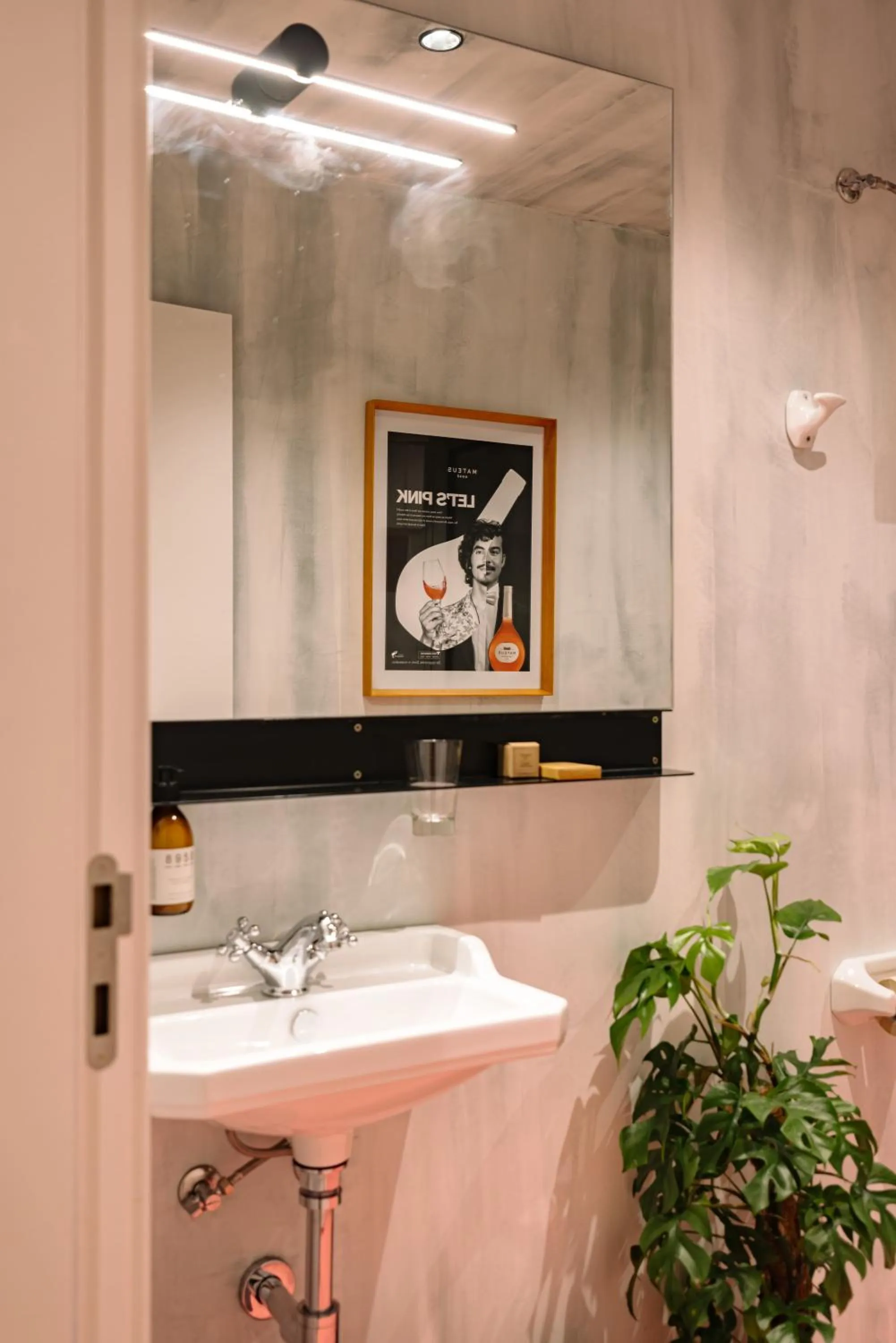 Toilet in Independente Bica