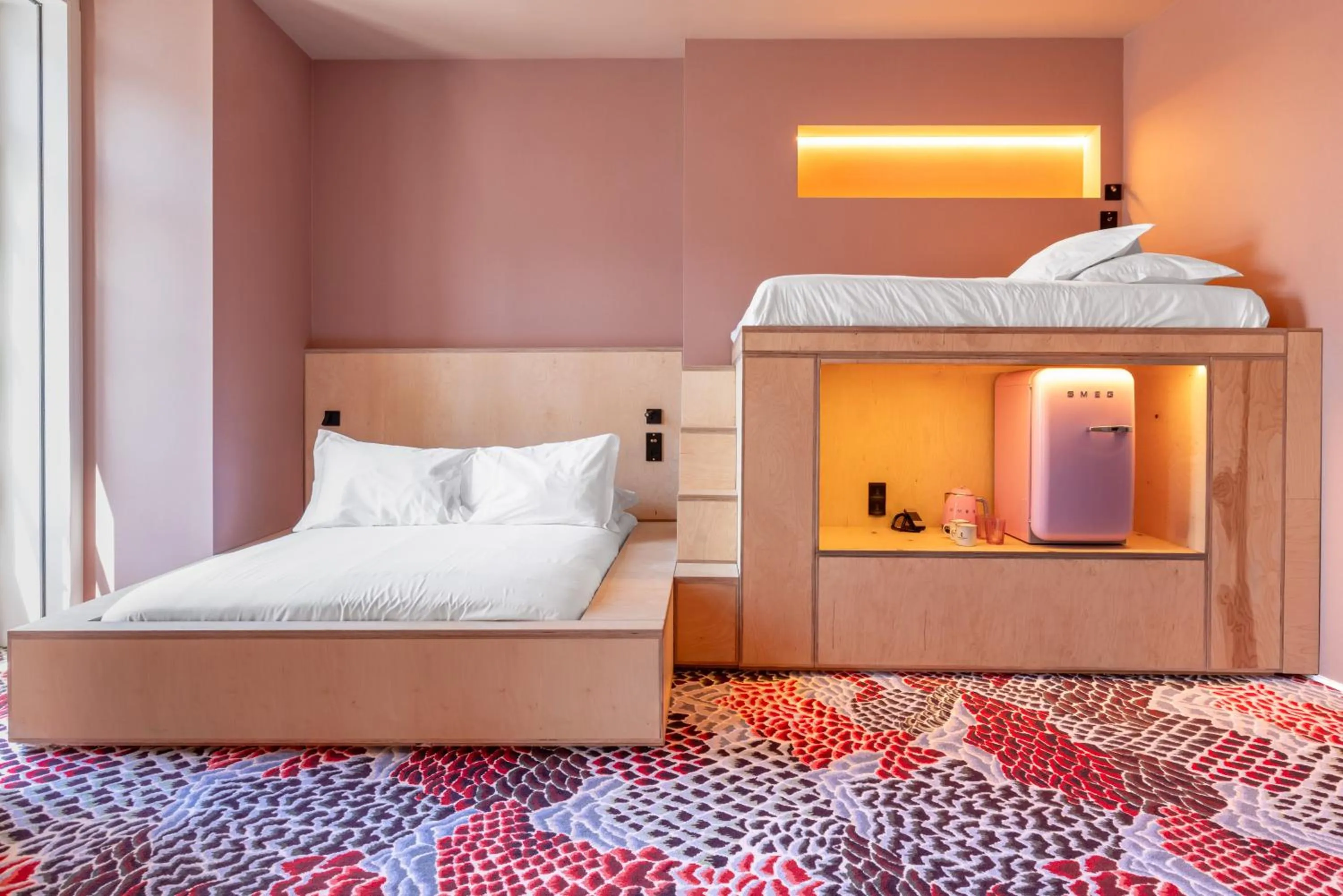 Bedroom, Bed in Independente Bica